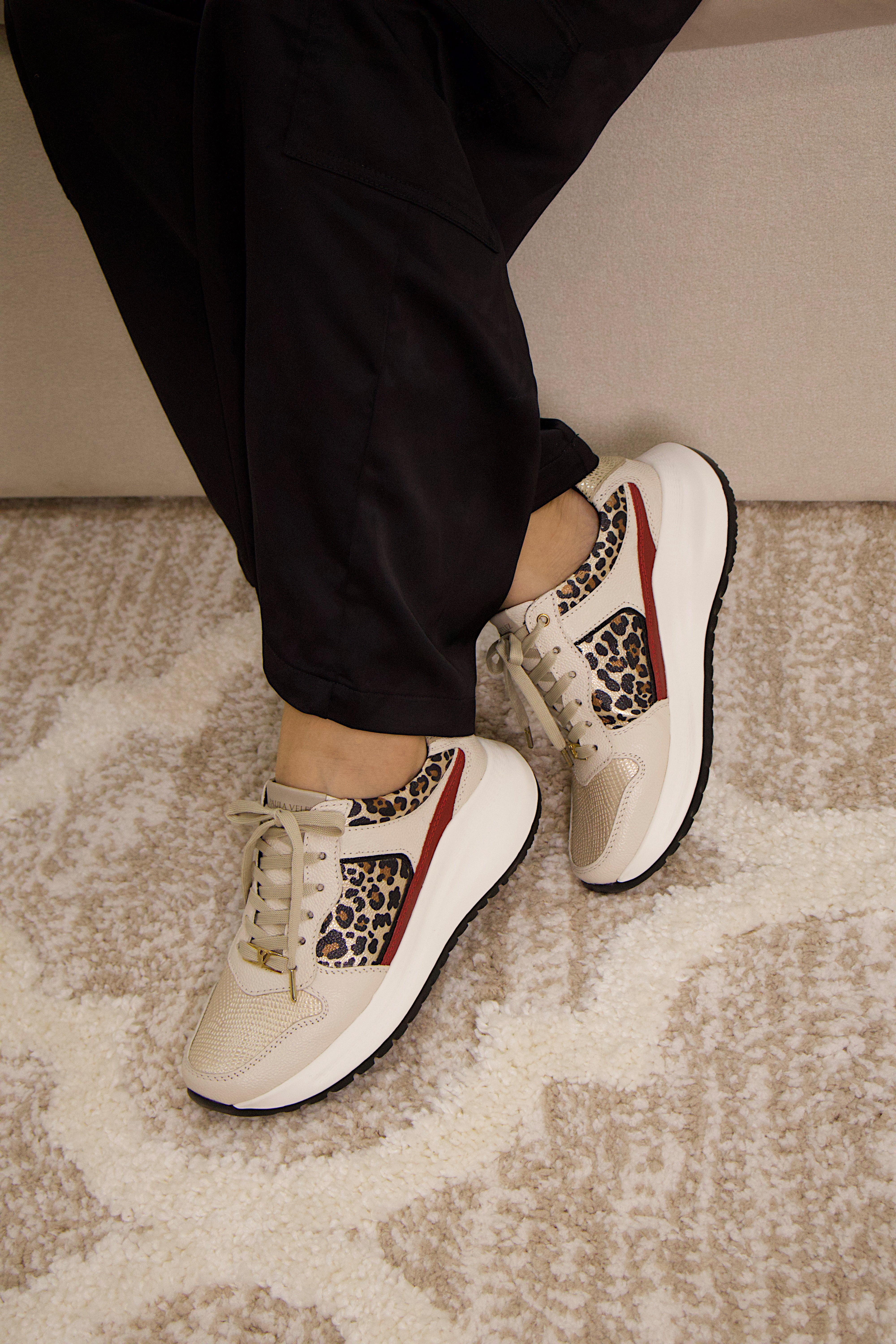 Tenis Romeo avena charol animal panda