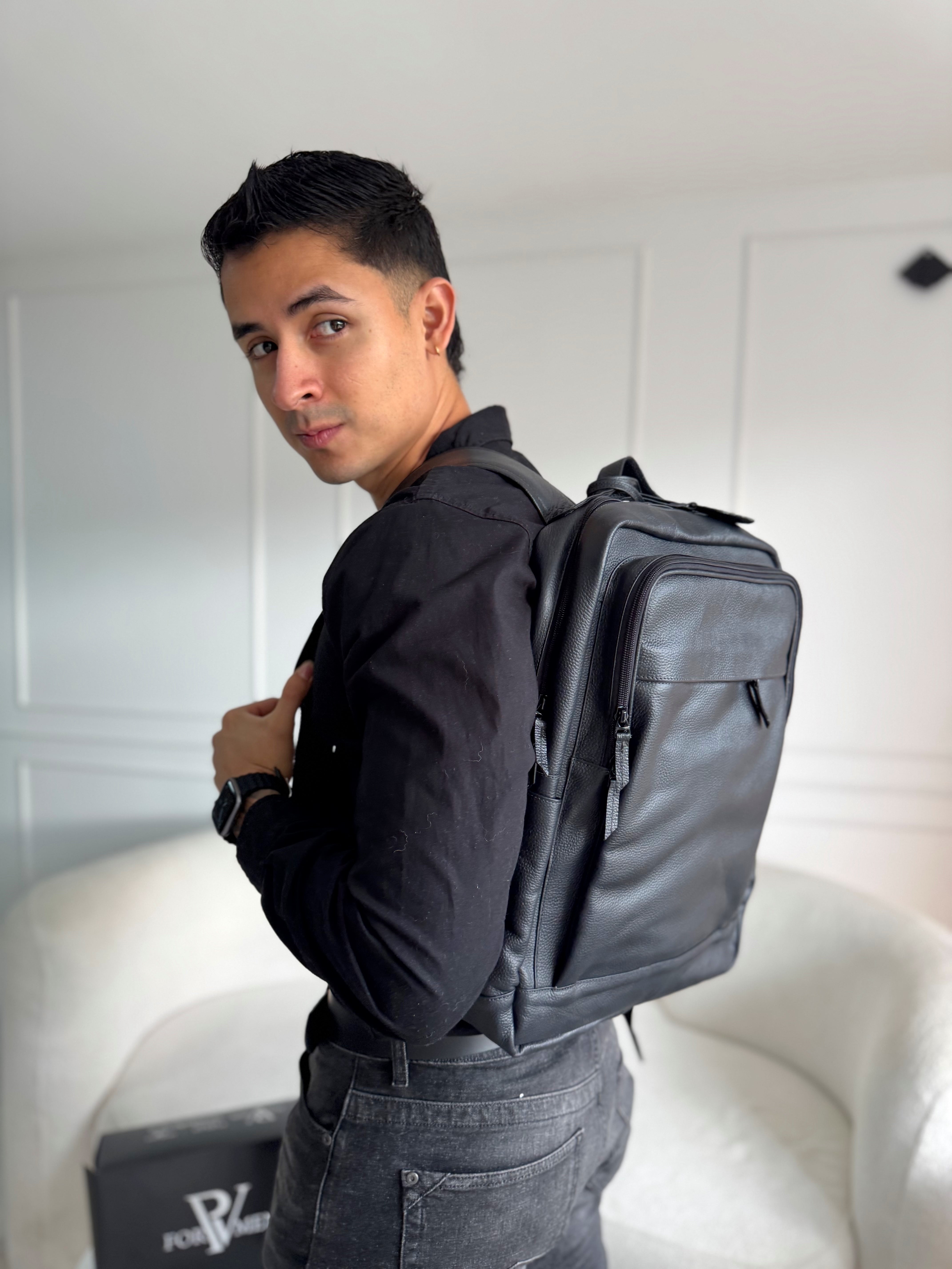 Morral grande negro en cuero
