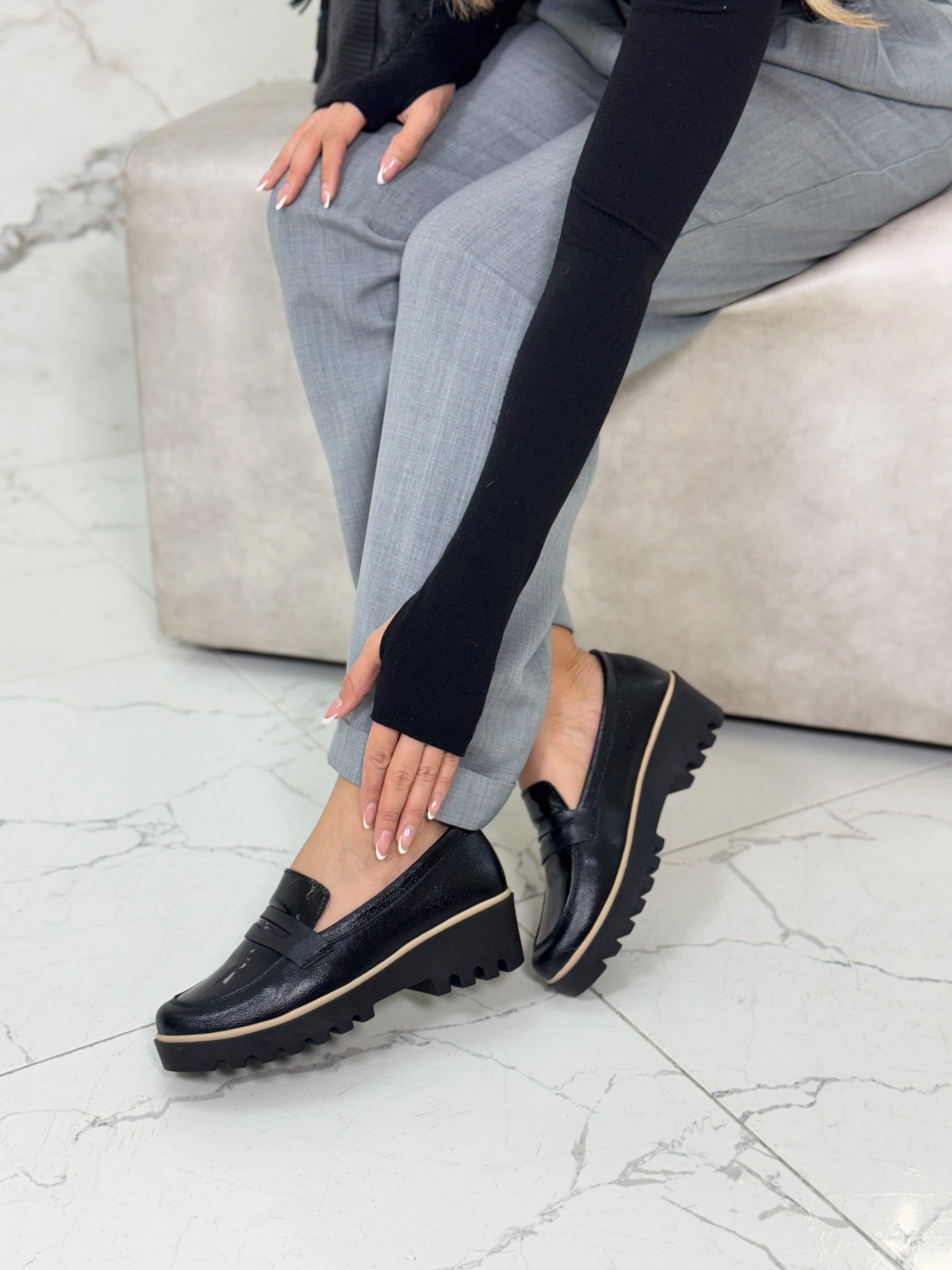 Mocasín Emma Negro Osaka en cuero