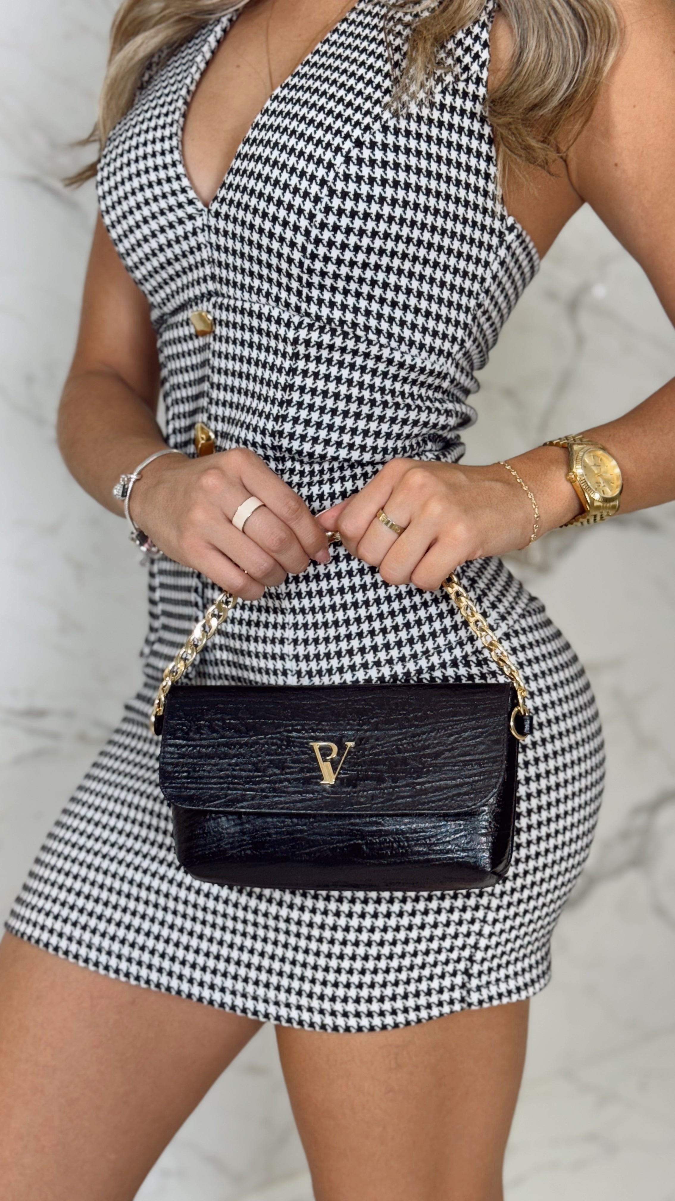 Bolso Cangurero Negro en Cuero