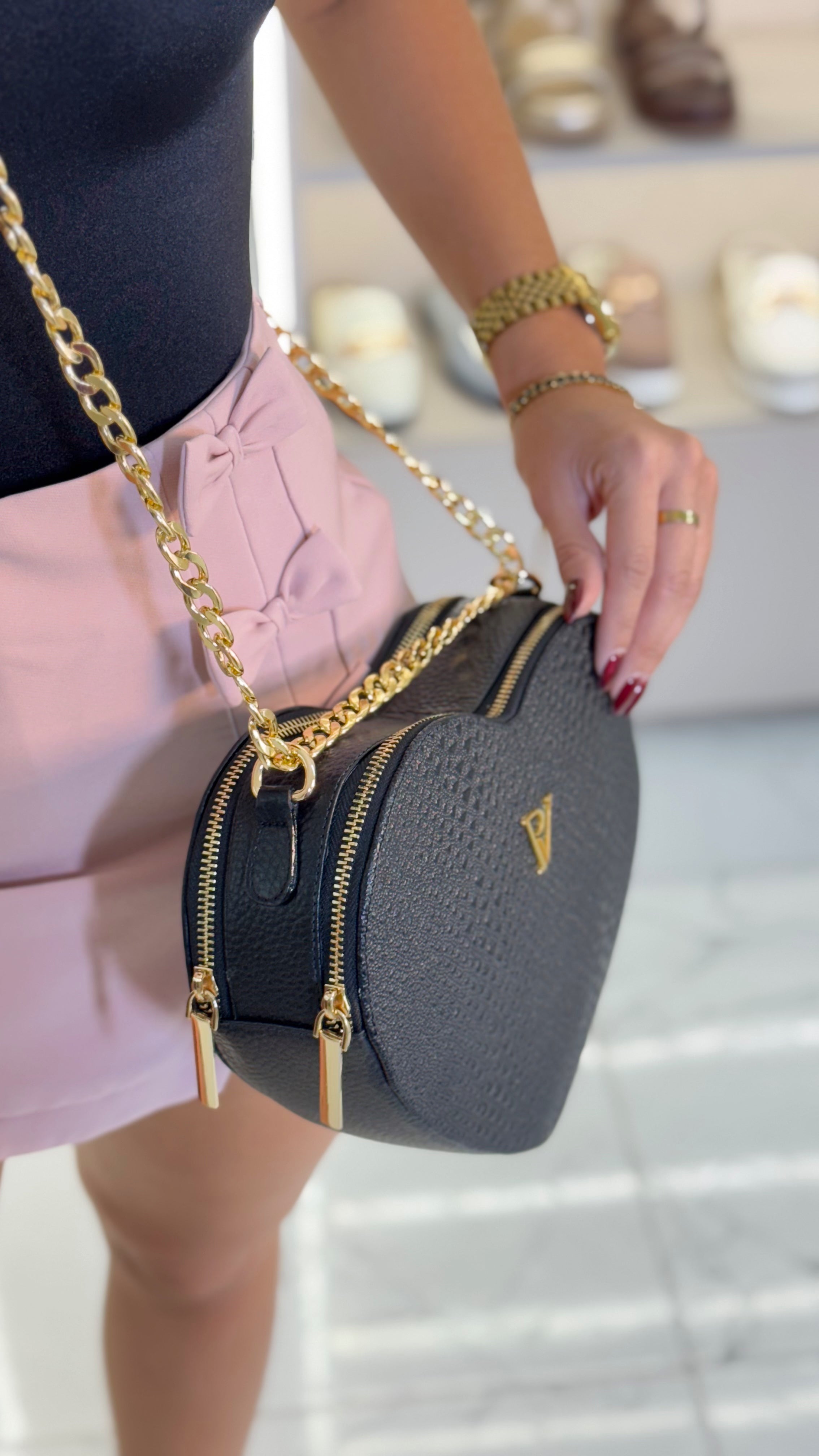 Bolso Corazón Negro en Cuero