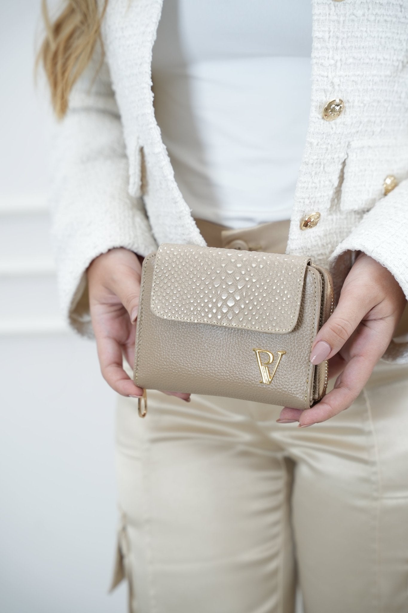 Billetera Taupe en Cuero Paula Vélez - PAULA VELEZ