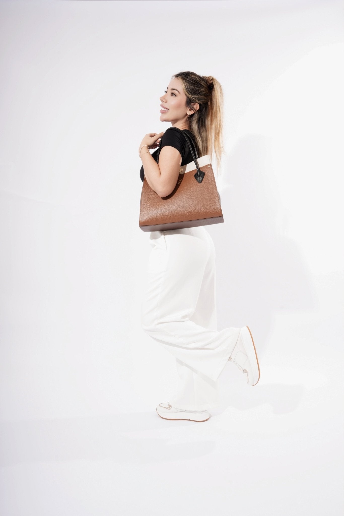 bolso en cuero flora miel - PAULA VELEZ