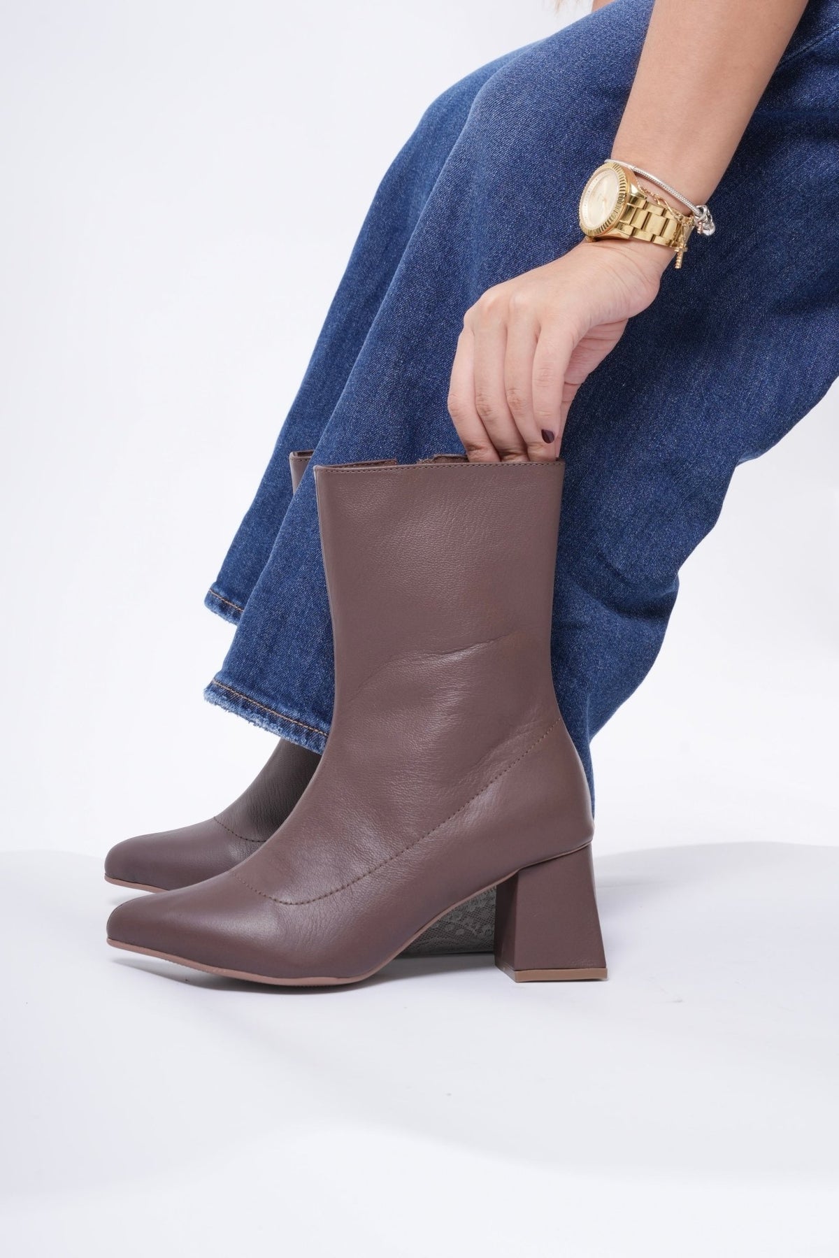 Botin en cuero cafe - PAULA VELEZ