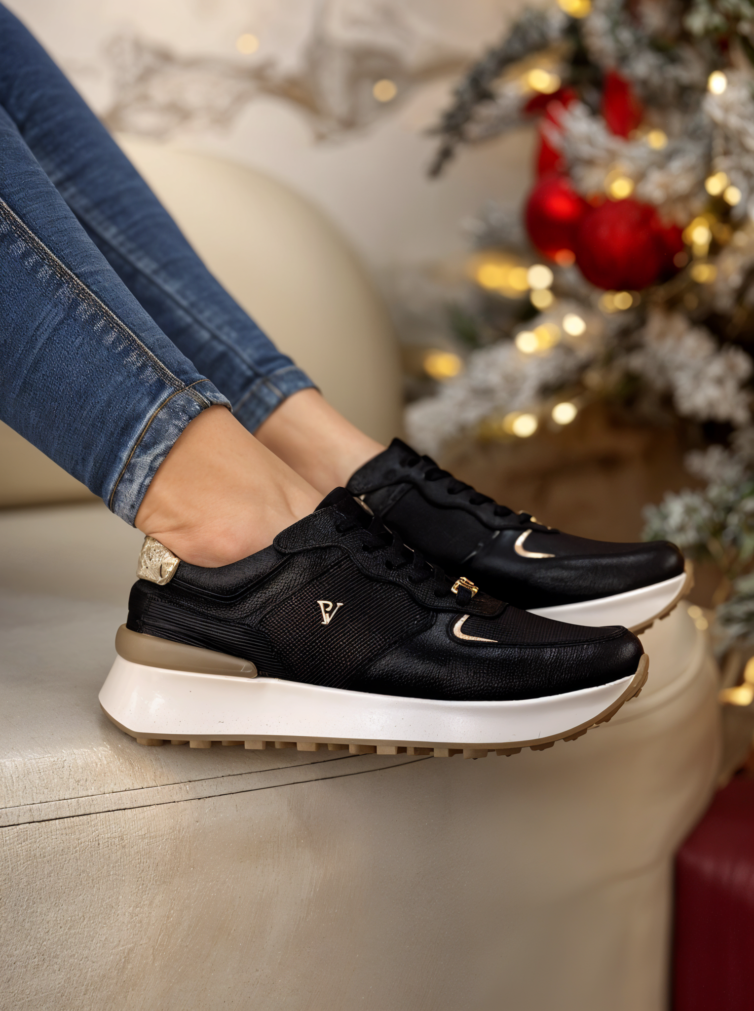 Tenis de cuero Milu negro charol