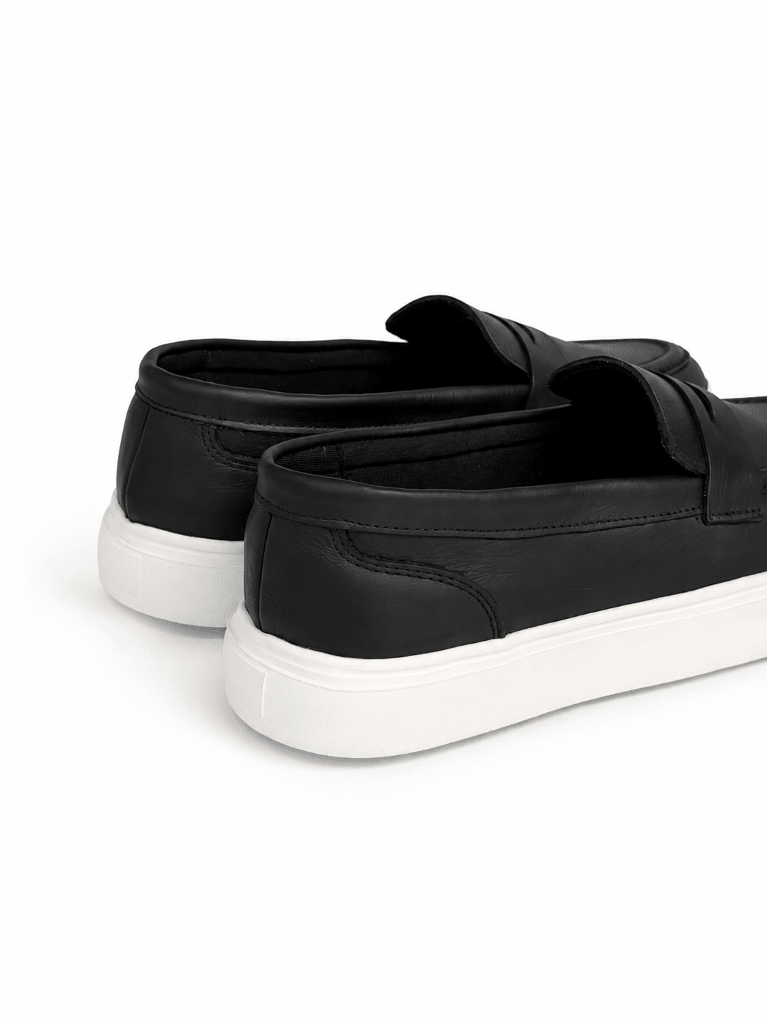 Mocasín en Cuero Negro para Hombre - PAULA VELEZ