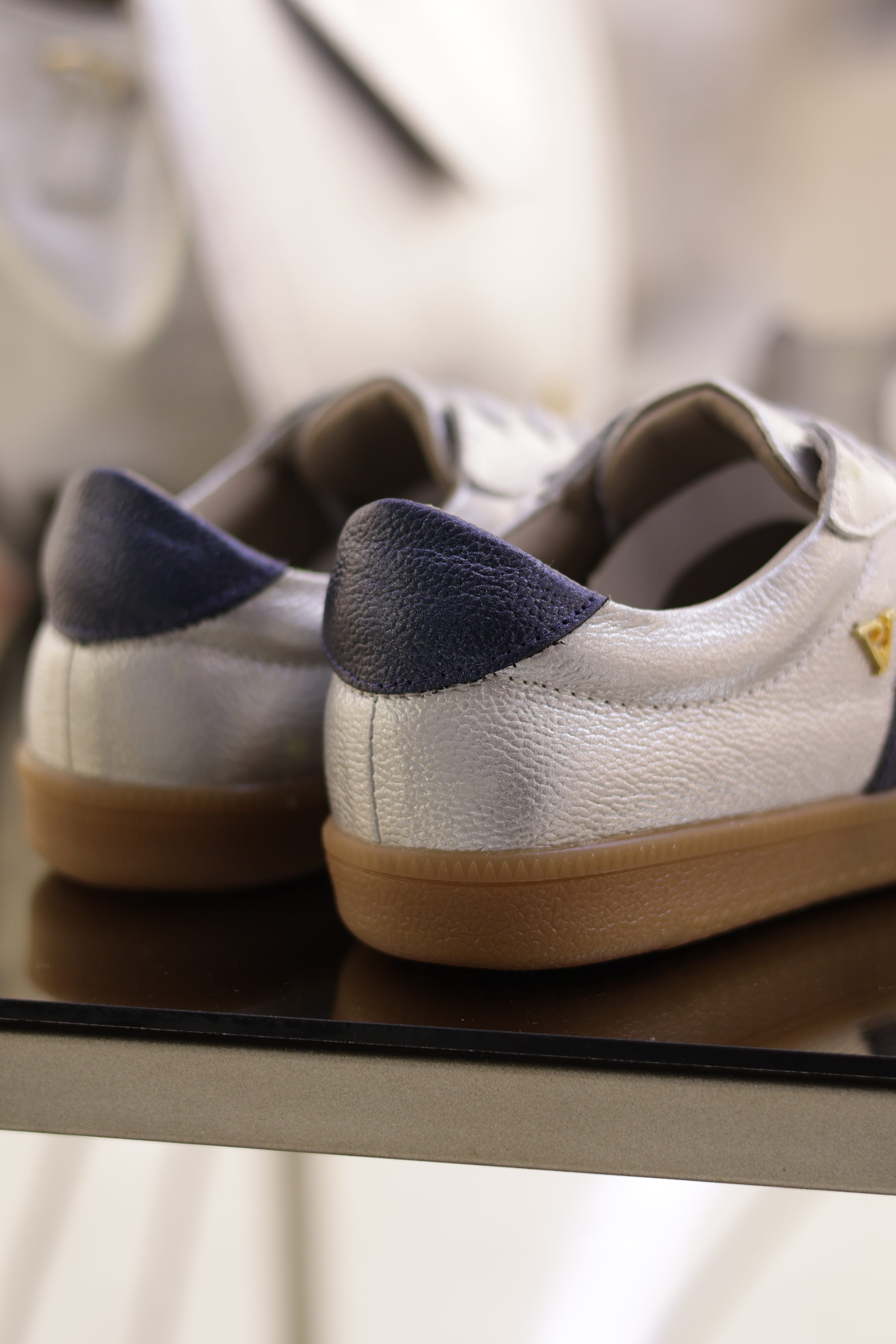 Tenis Megan Plata x azul en cuero