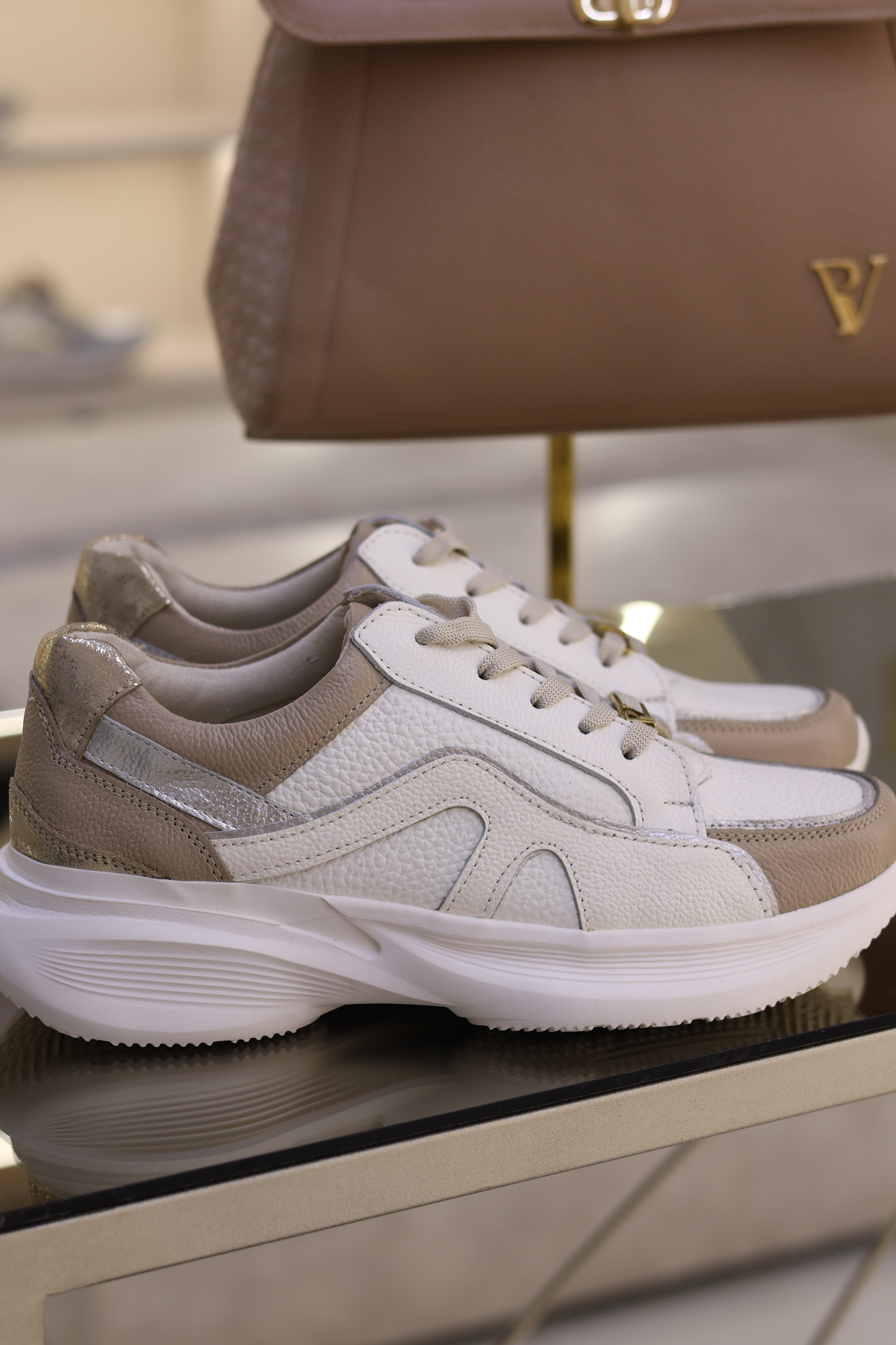 Tenis de cuero Paula Veléz Taupe Platino