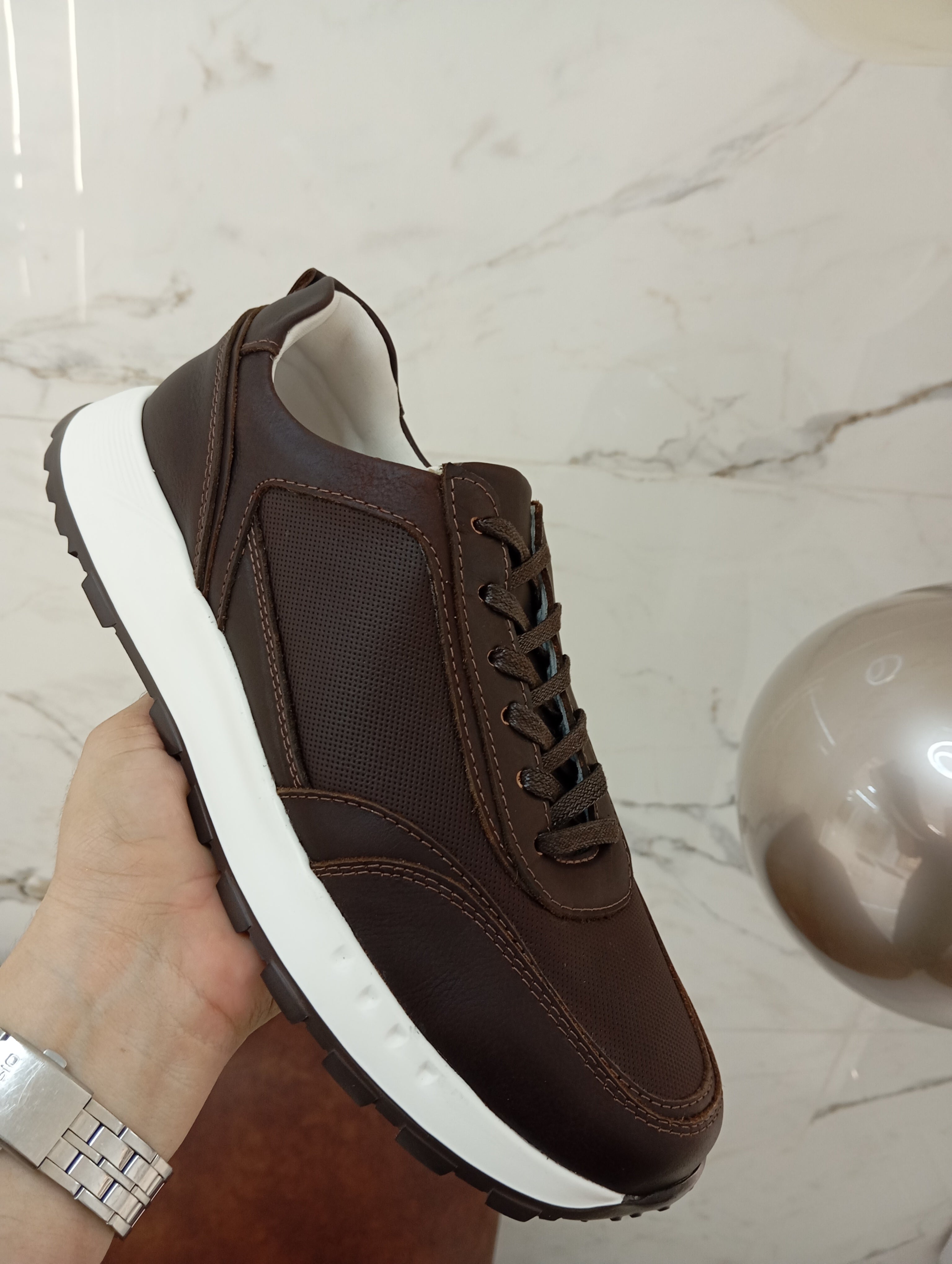 Tenis Origen café en cuero para hombre