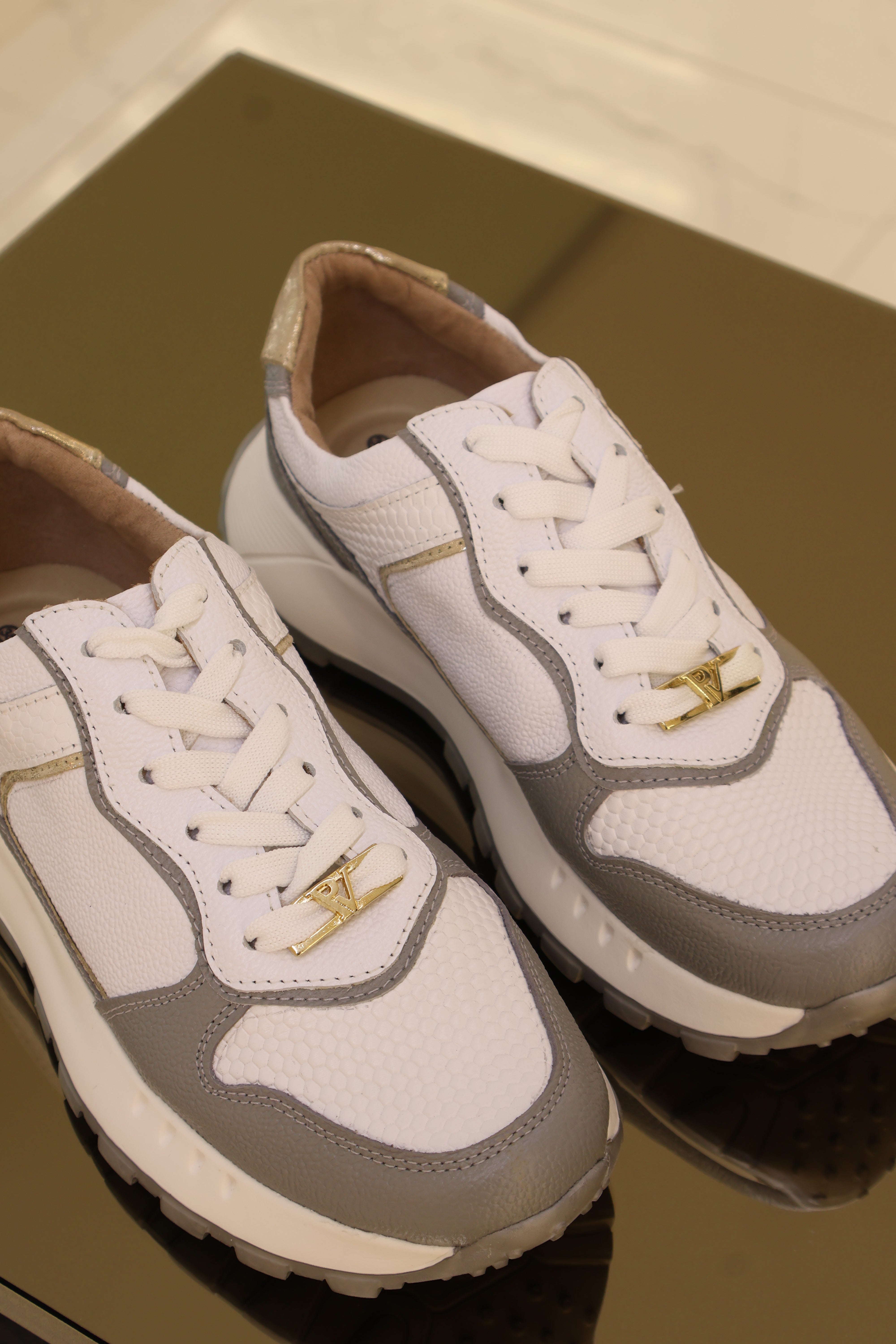 Tenis de cuero Romeo gris blanco Nadal