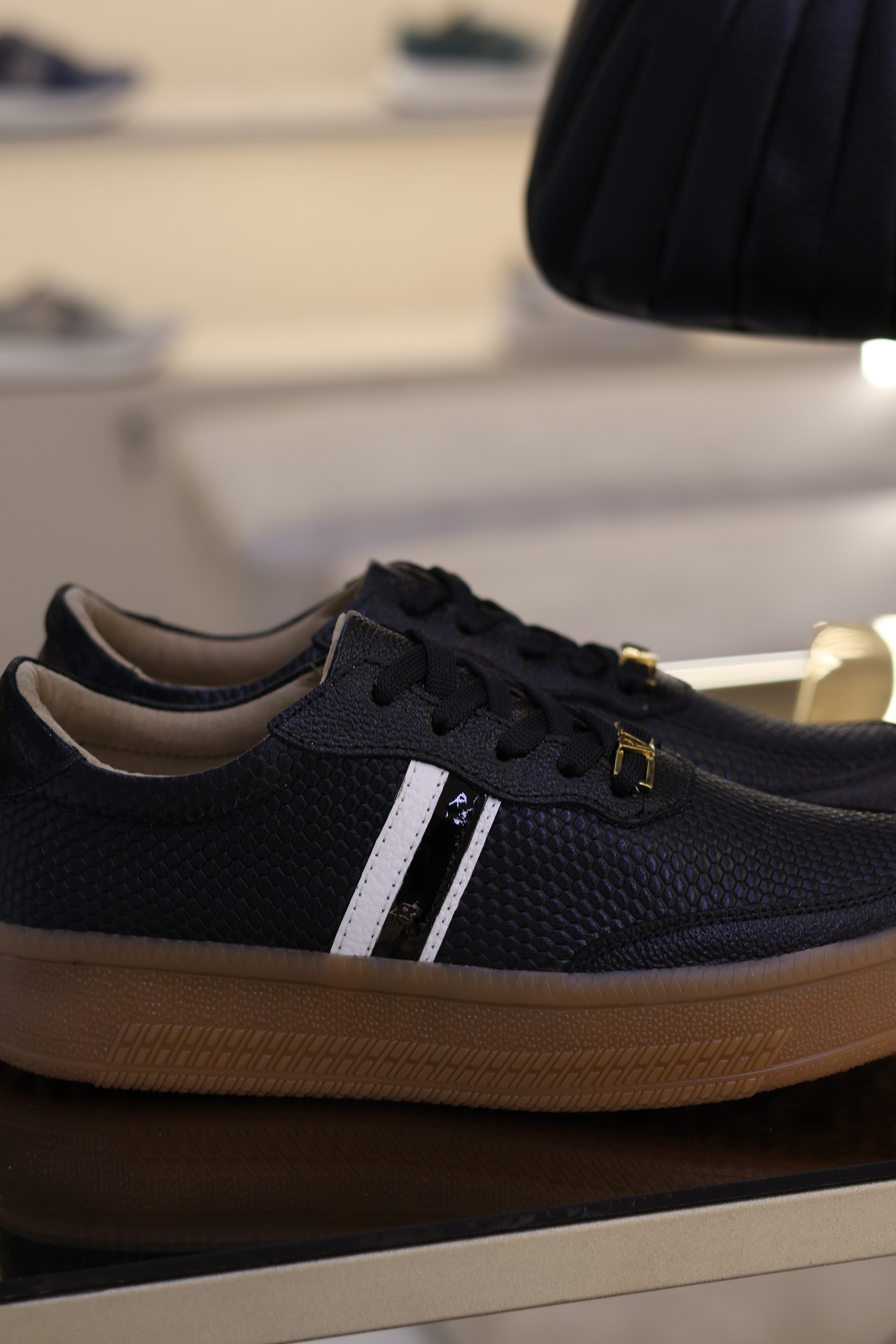 Tenis de cuero Megan negro folia