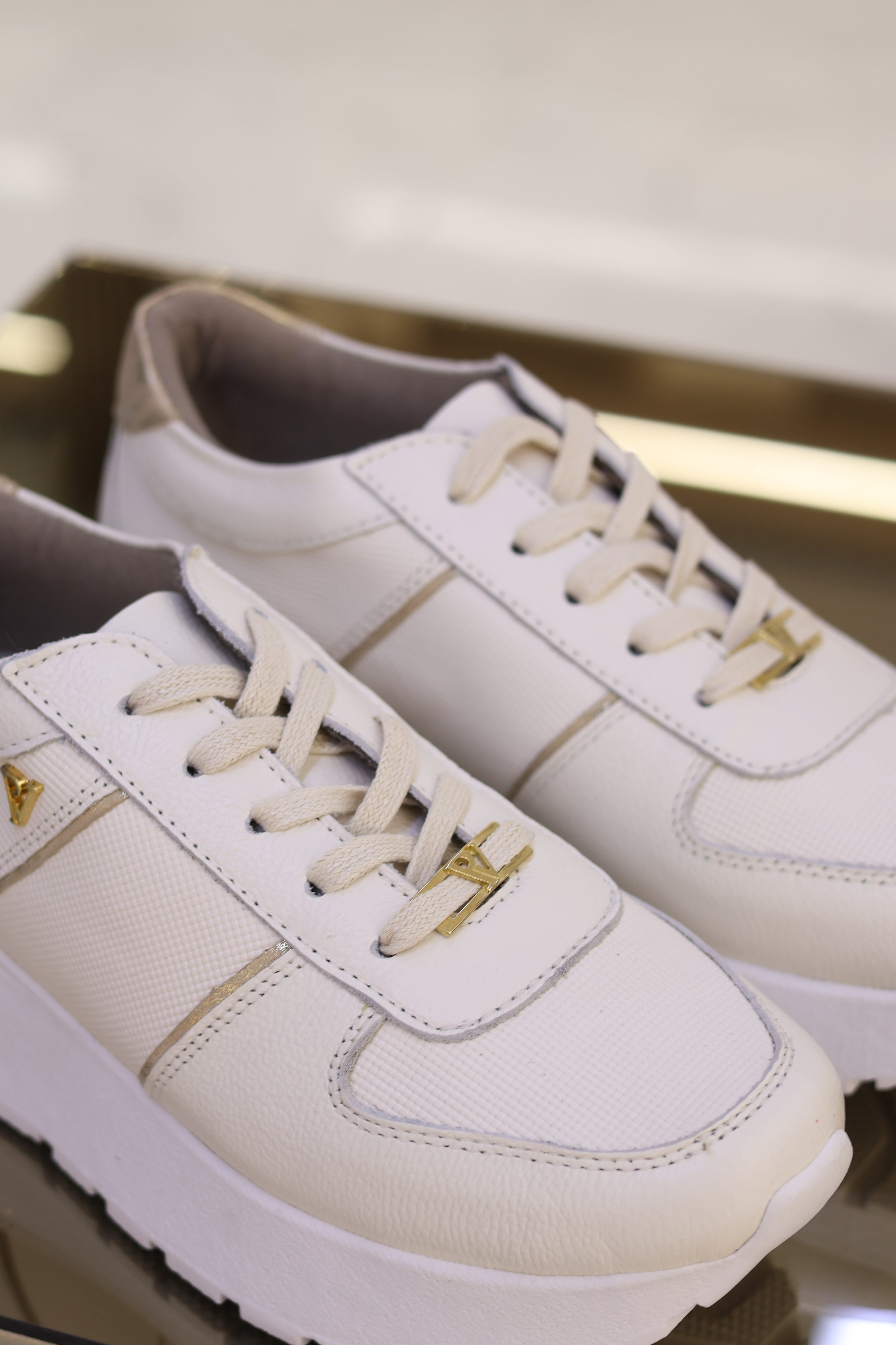 tenis Samy talco en cuero