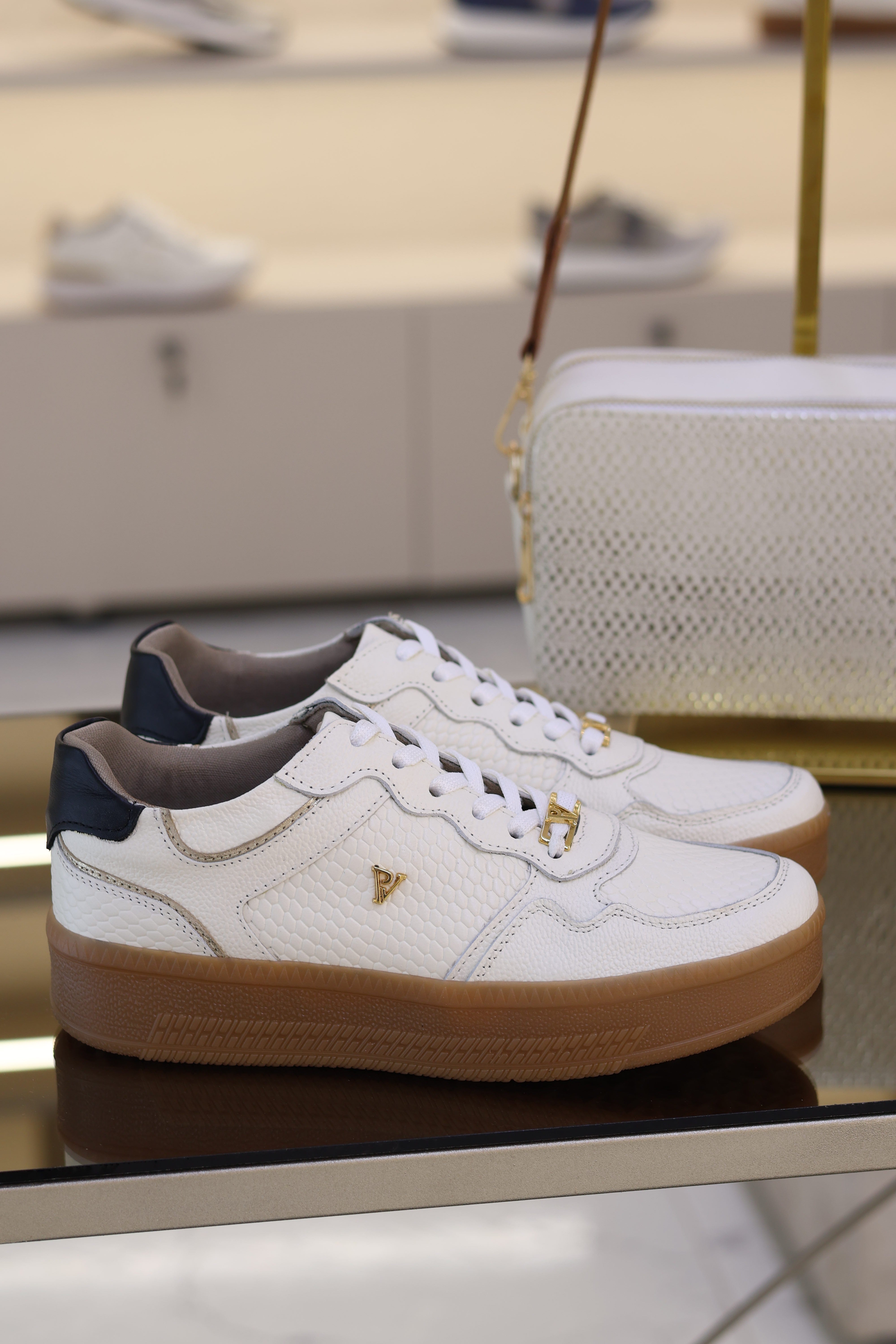 Tenis megan talco en cuero