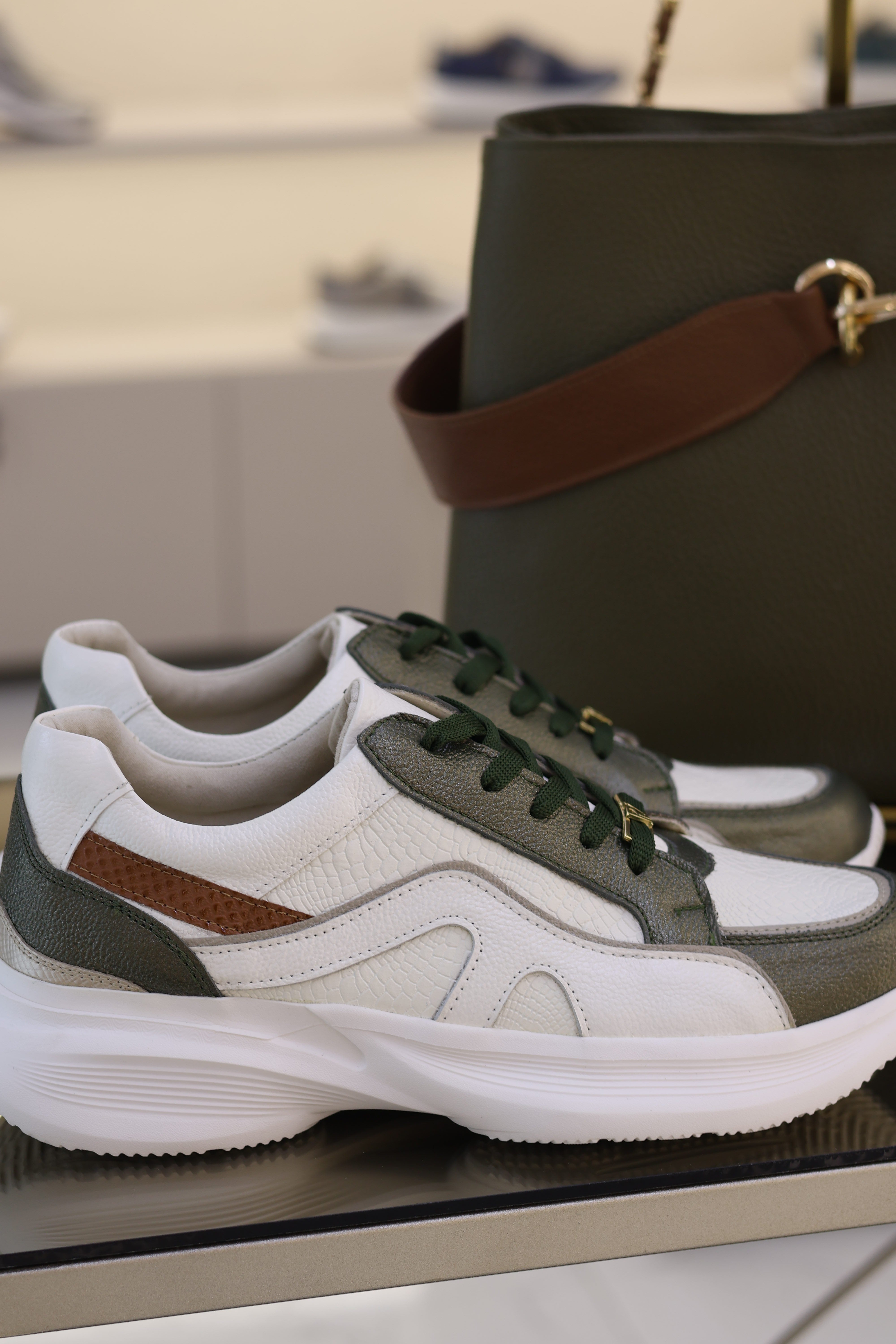 Tenis de cuero Paula Velez Verde miel