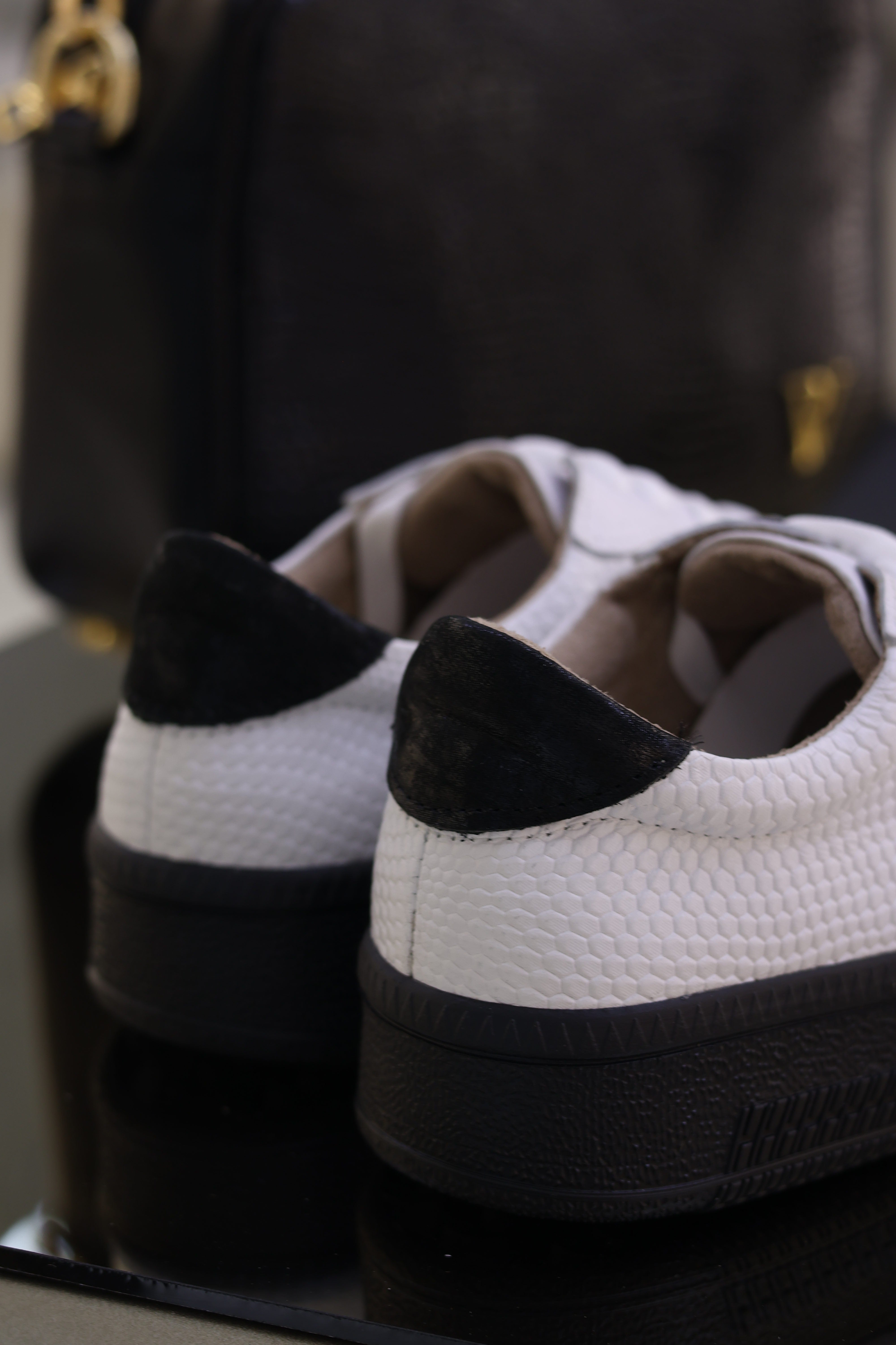 Tenis de cuero Megan blanco suela negra