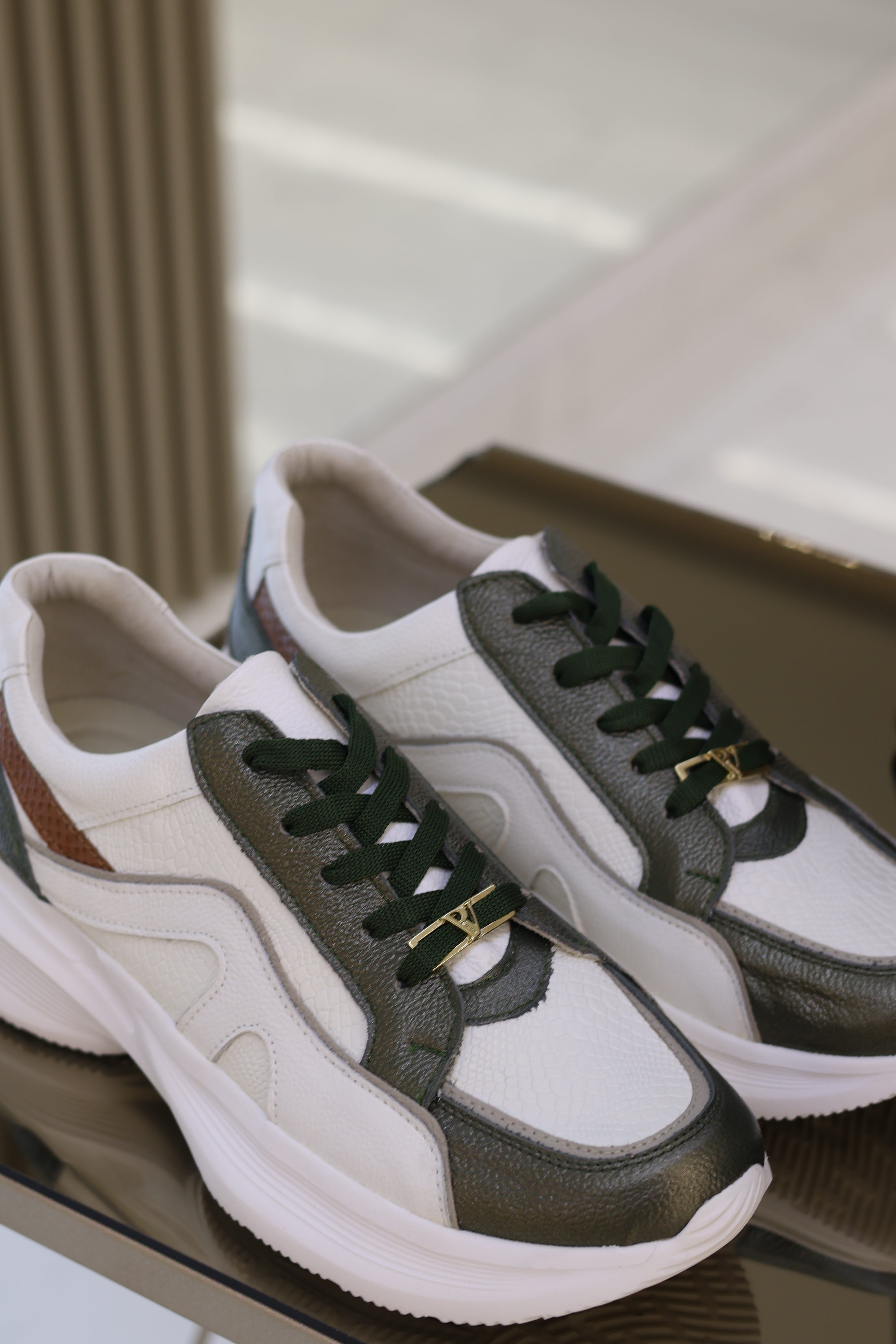 Tenis de cuero Paula Velez Verde miel