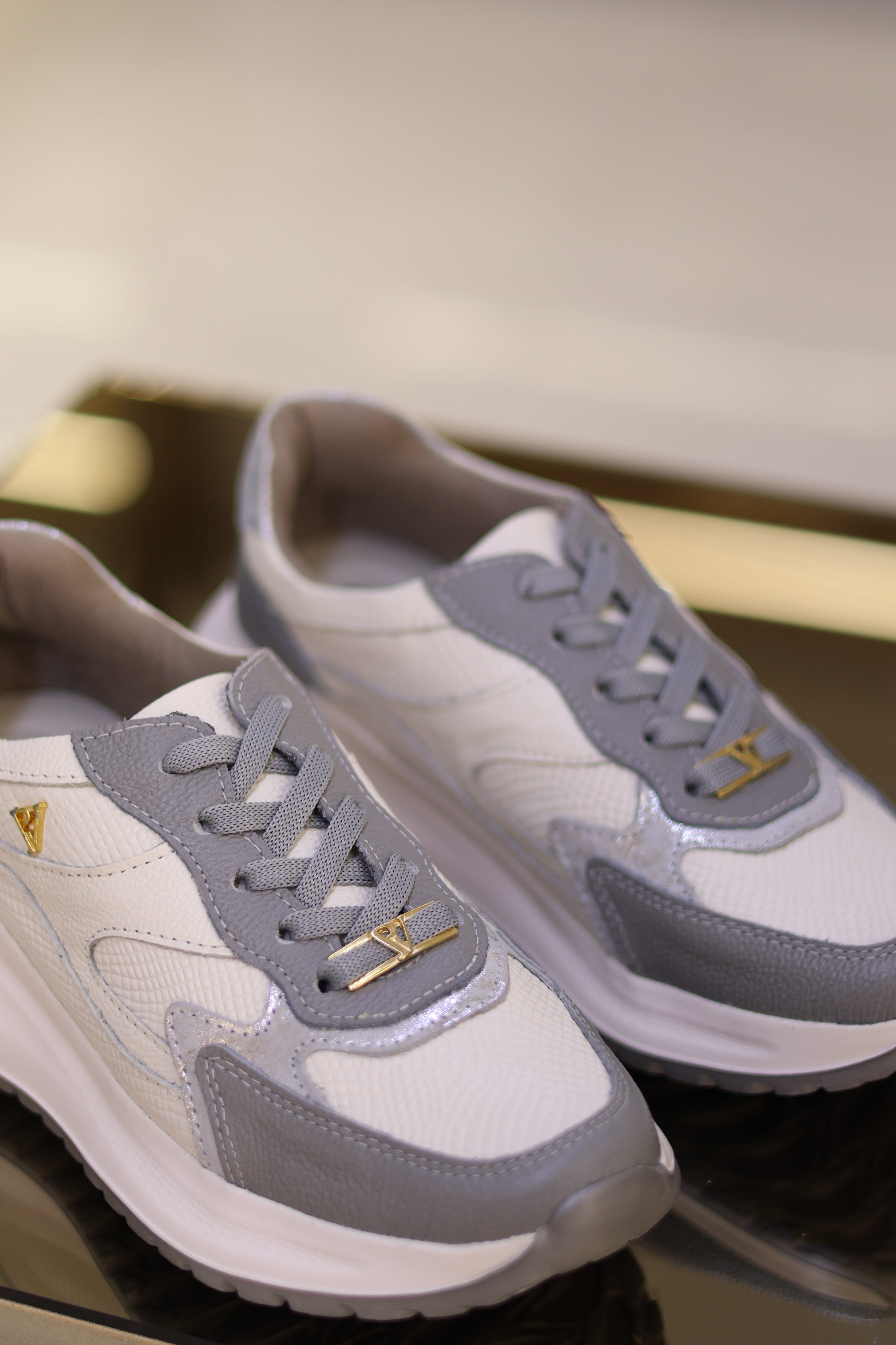 Tenis Samara Talco x gris en cuero