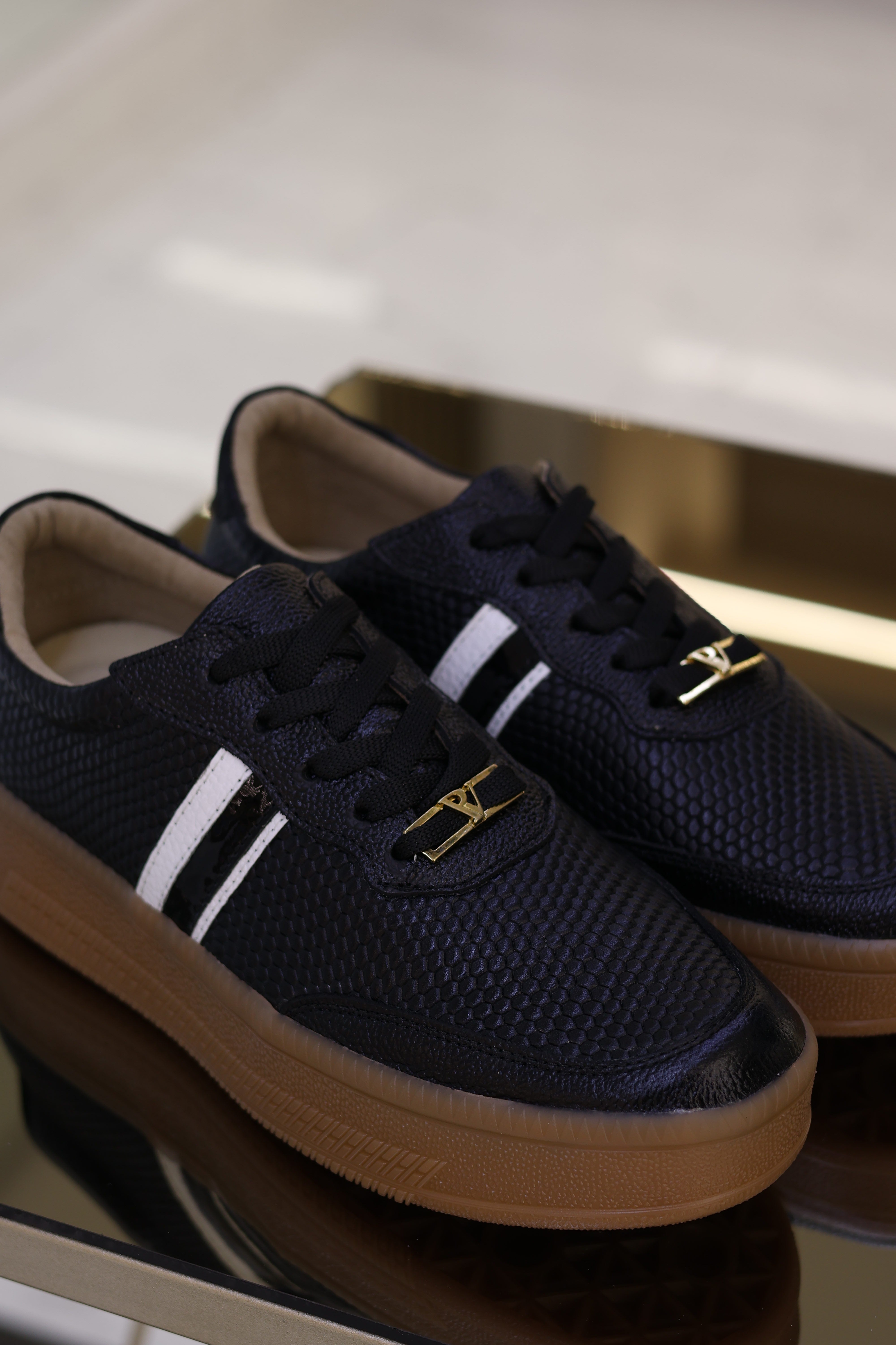 Tenis de cuero Megan negro folia