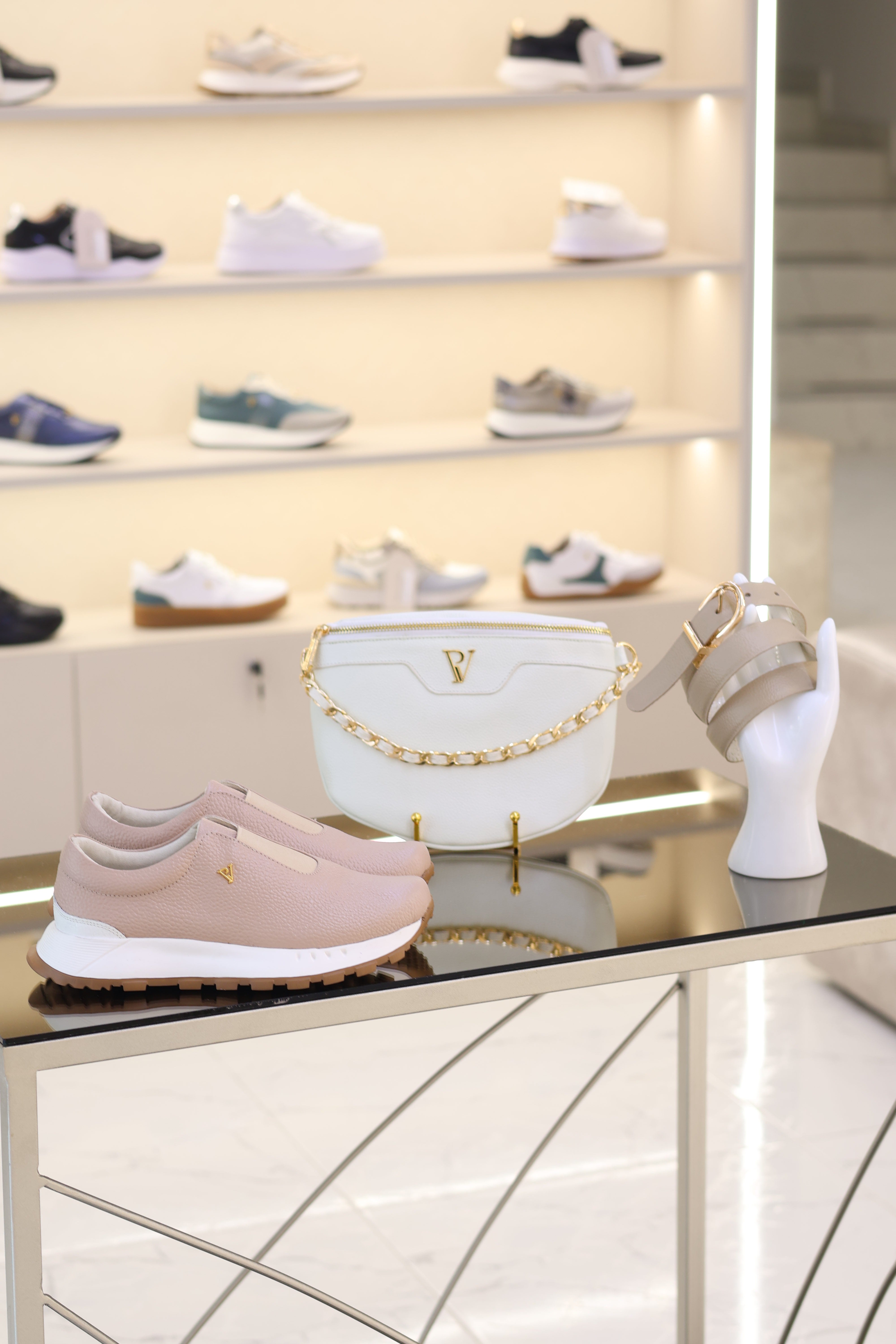 Tenis Helena gold rose en cuero
