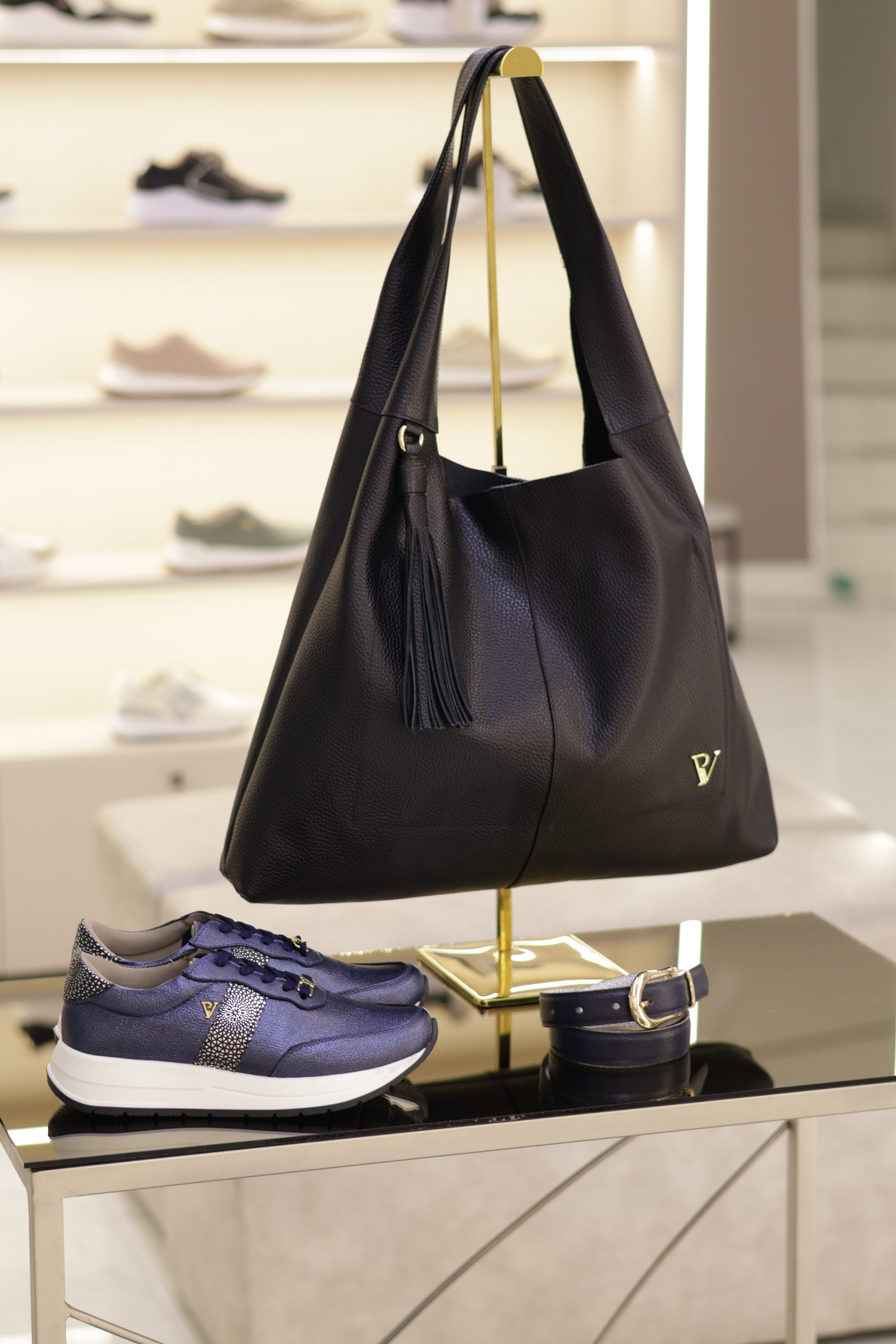 Tenis Oso azul metal en cuero