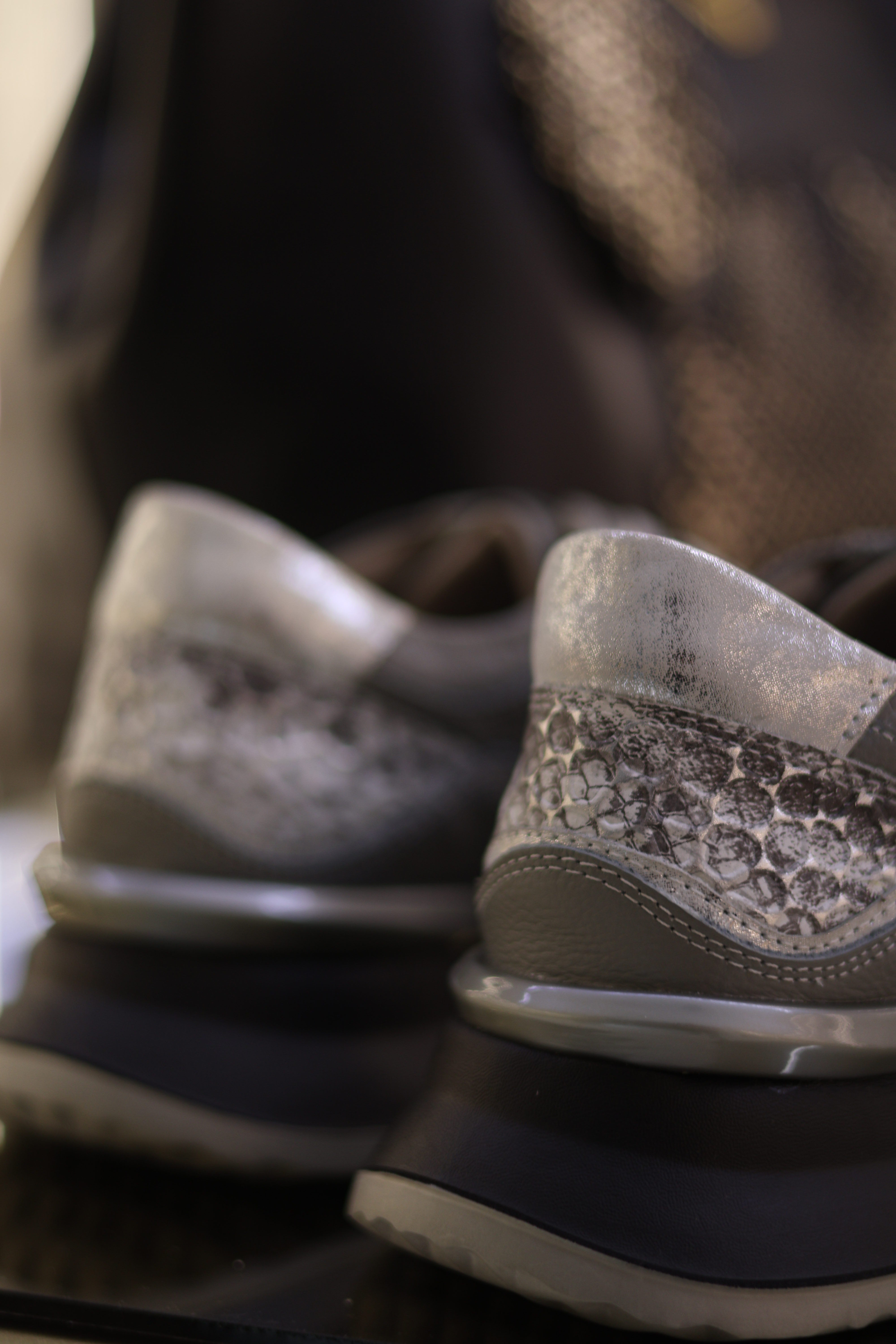 Tenis denver Gris folia plata en cuero