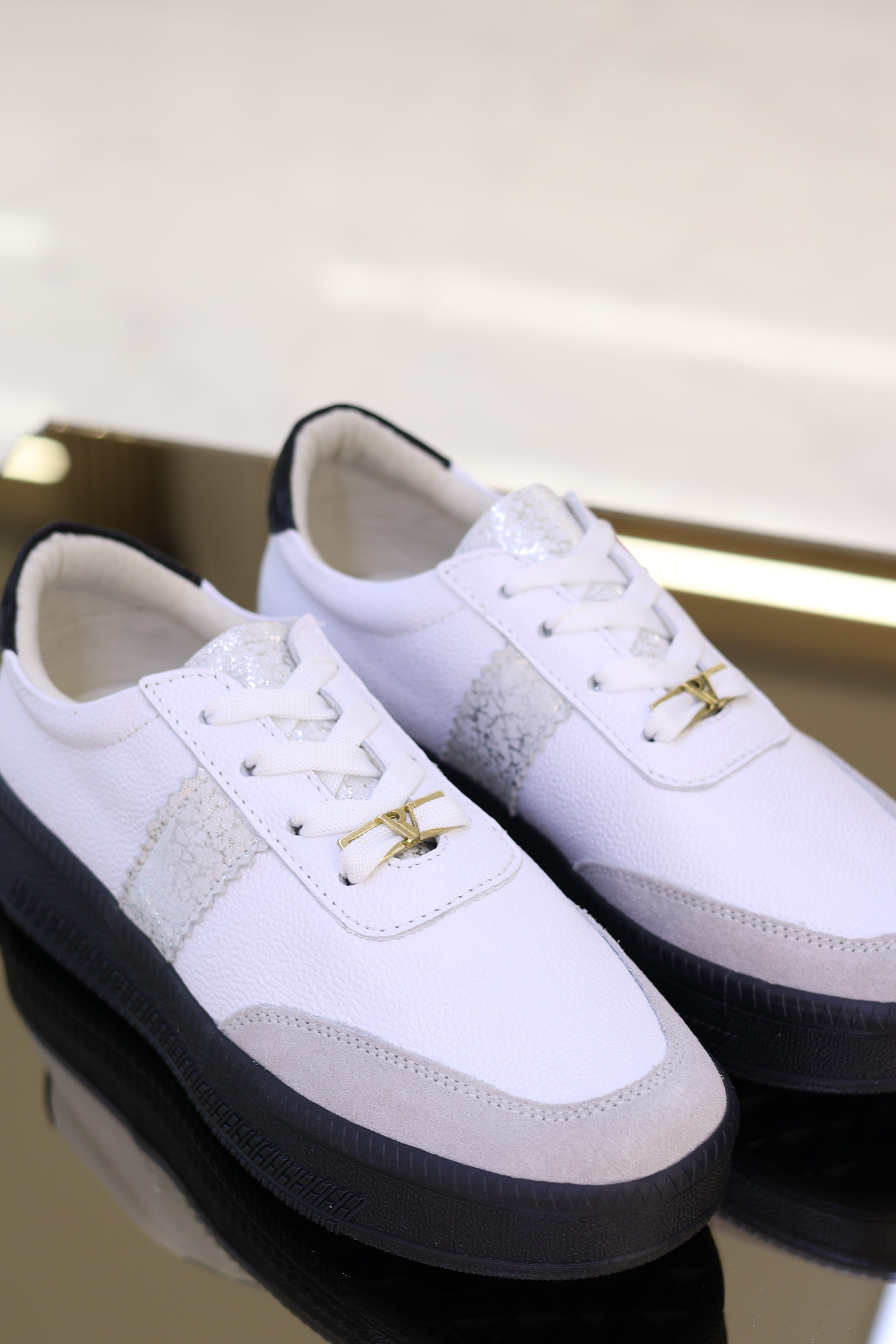 Tenis Megan blanco folia en cuero