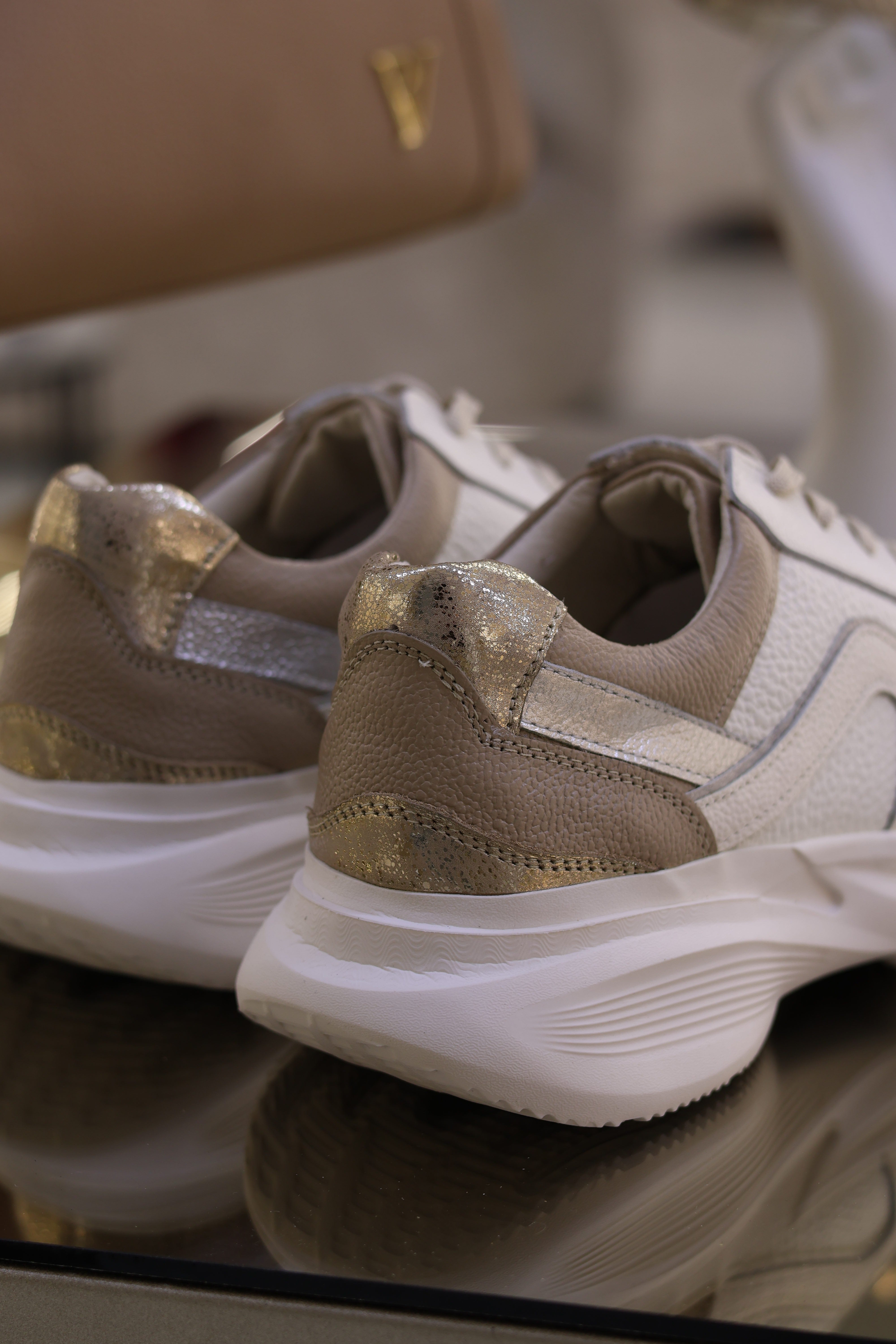 Tenis de cuero Paula Veléz Taupe Platino