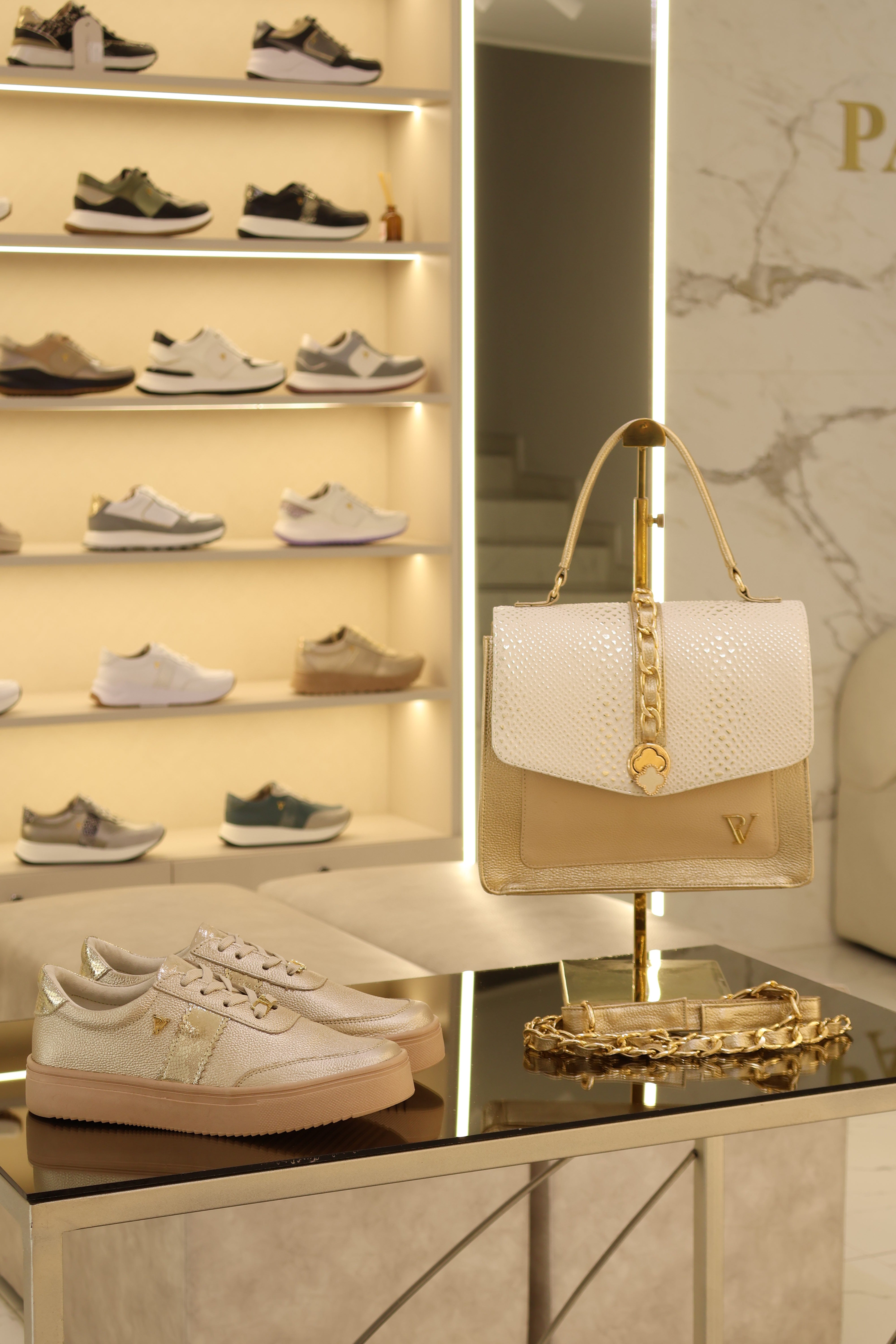 Tenis de cuero Megan Oro Gold