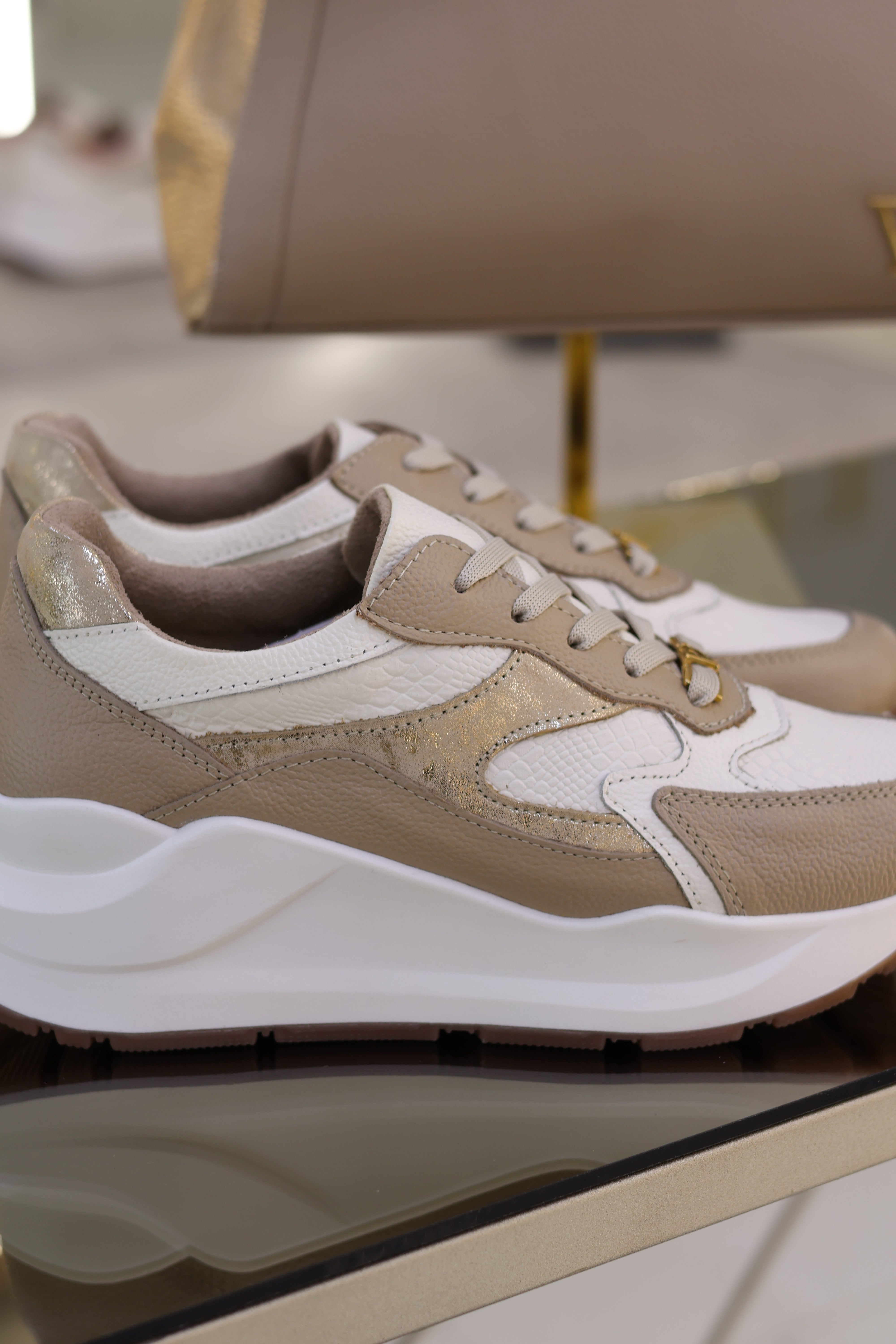 Tenis de cuero Samara talco taupe