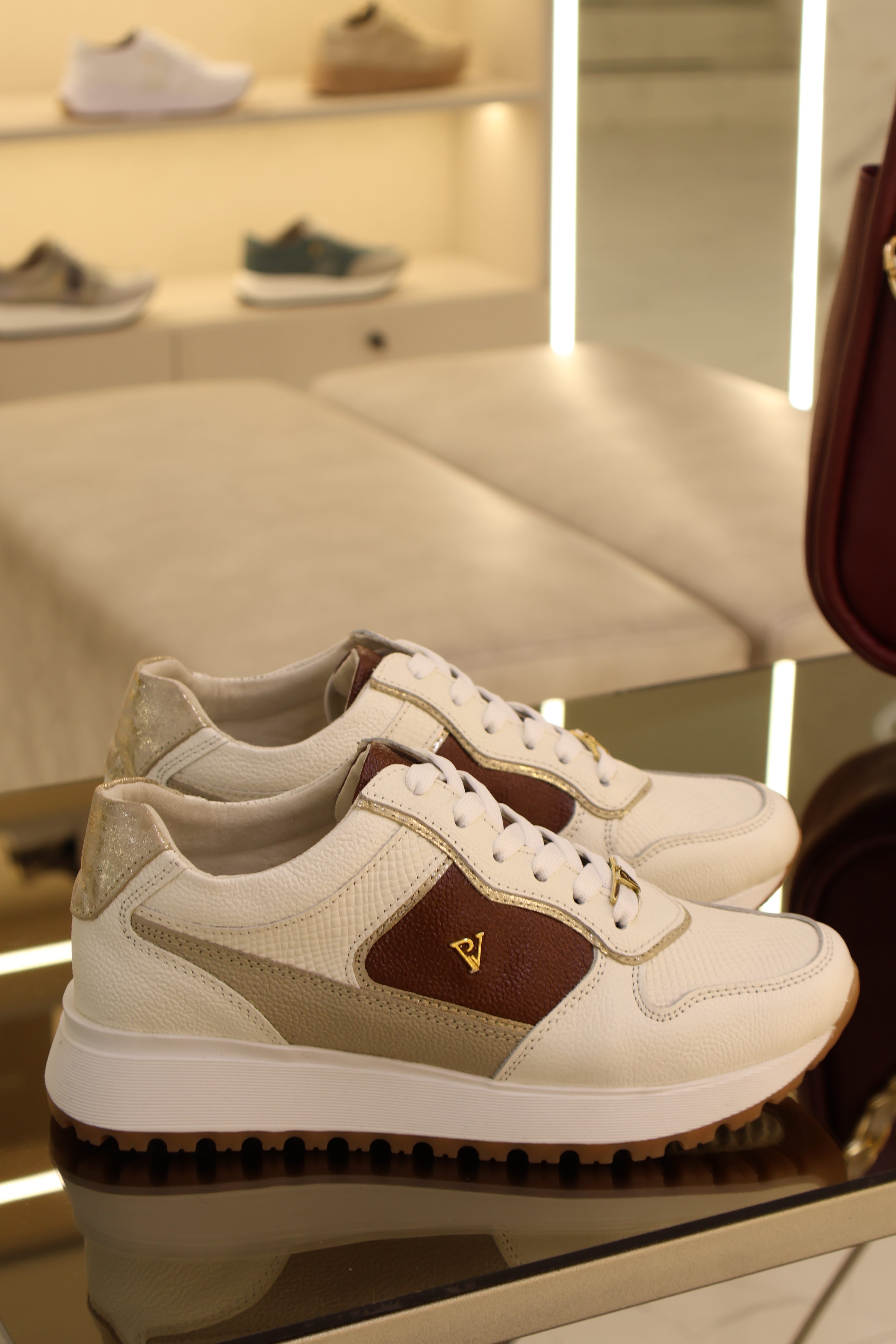 Romeo talco x cafe tenis en cuero