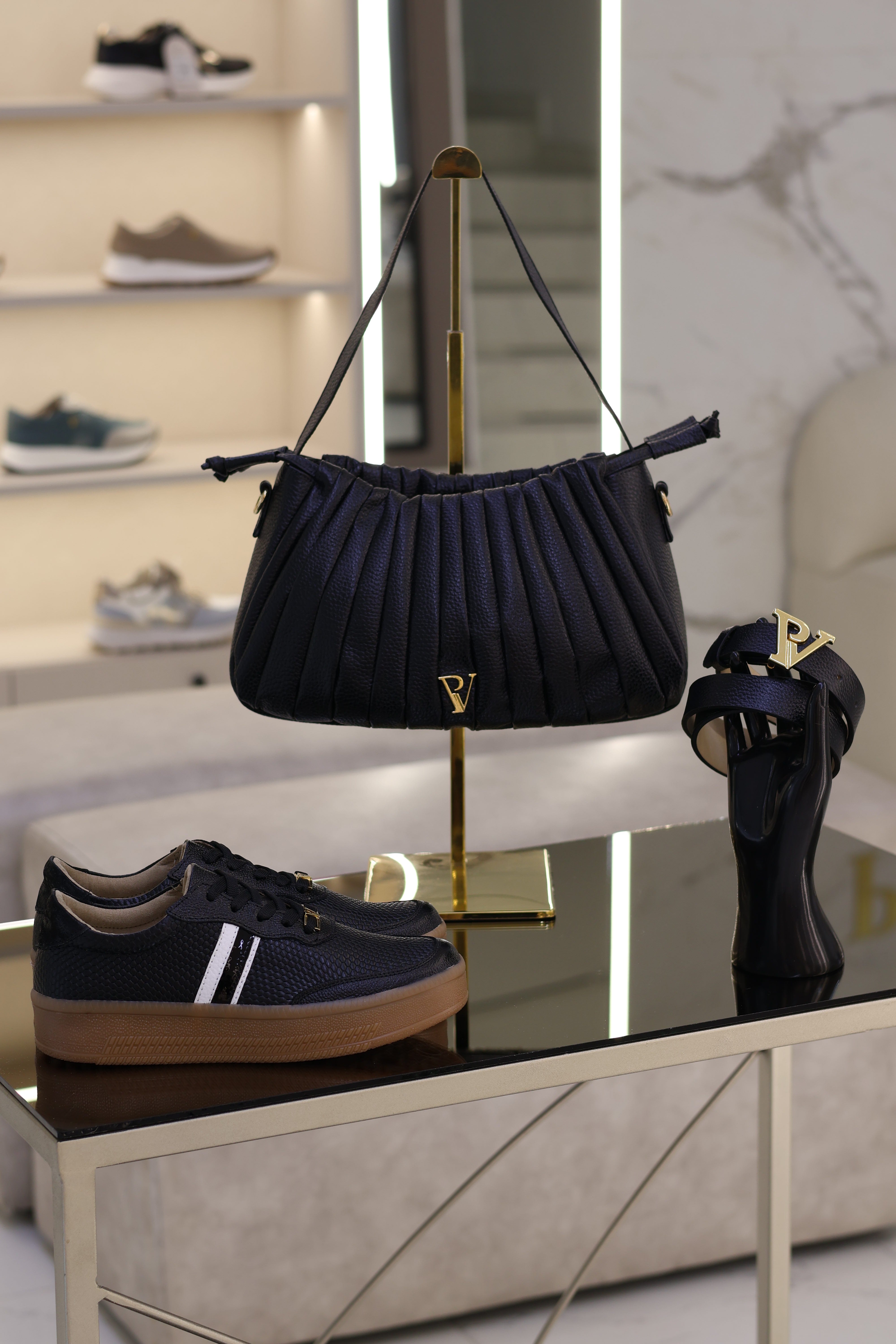 Tenis de cuero Megan negro folia