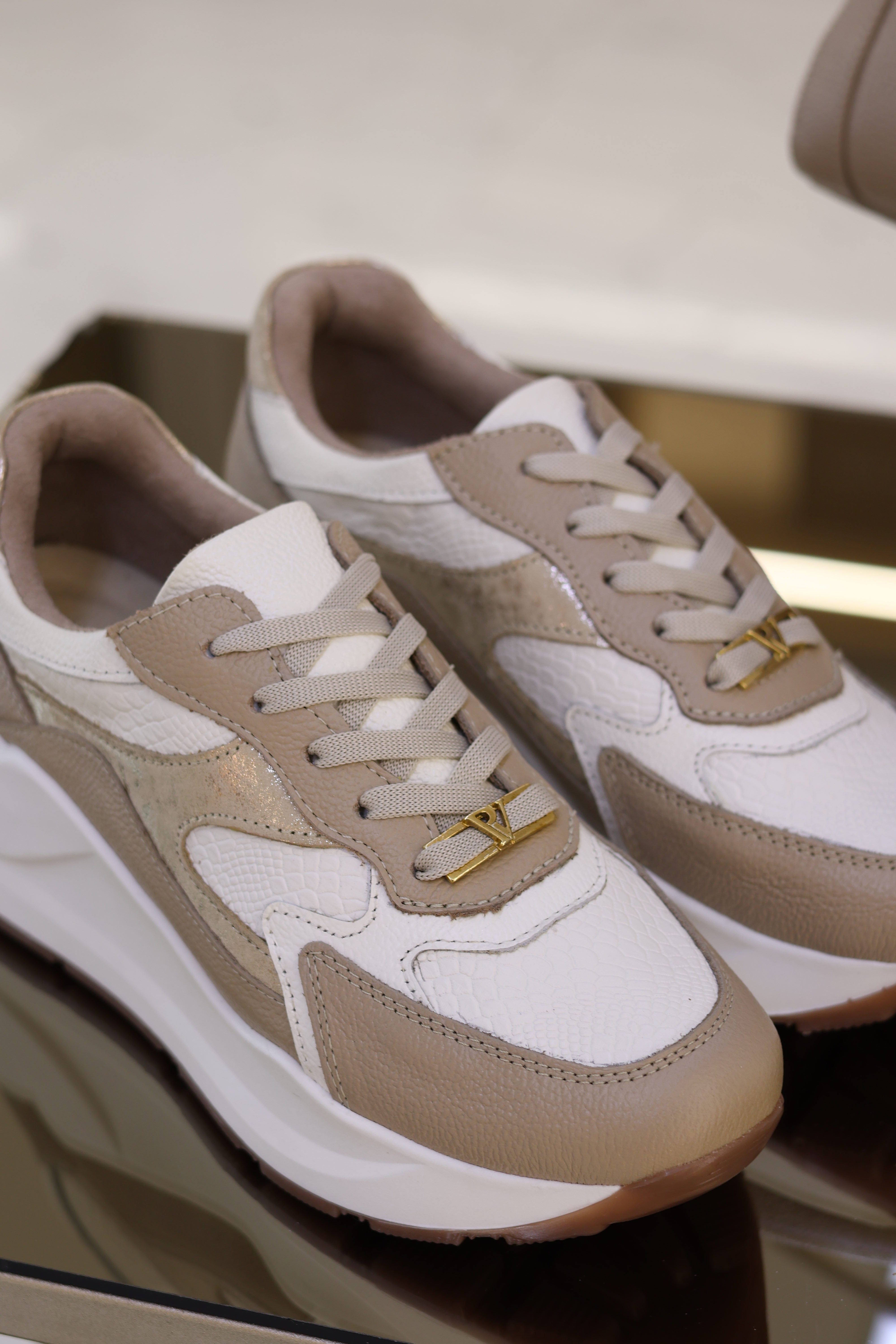 Tenis de cuero Samara talco taupe
