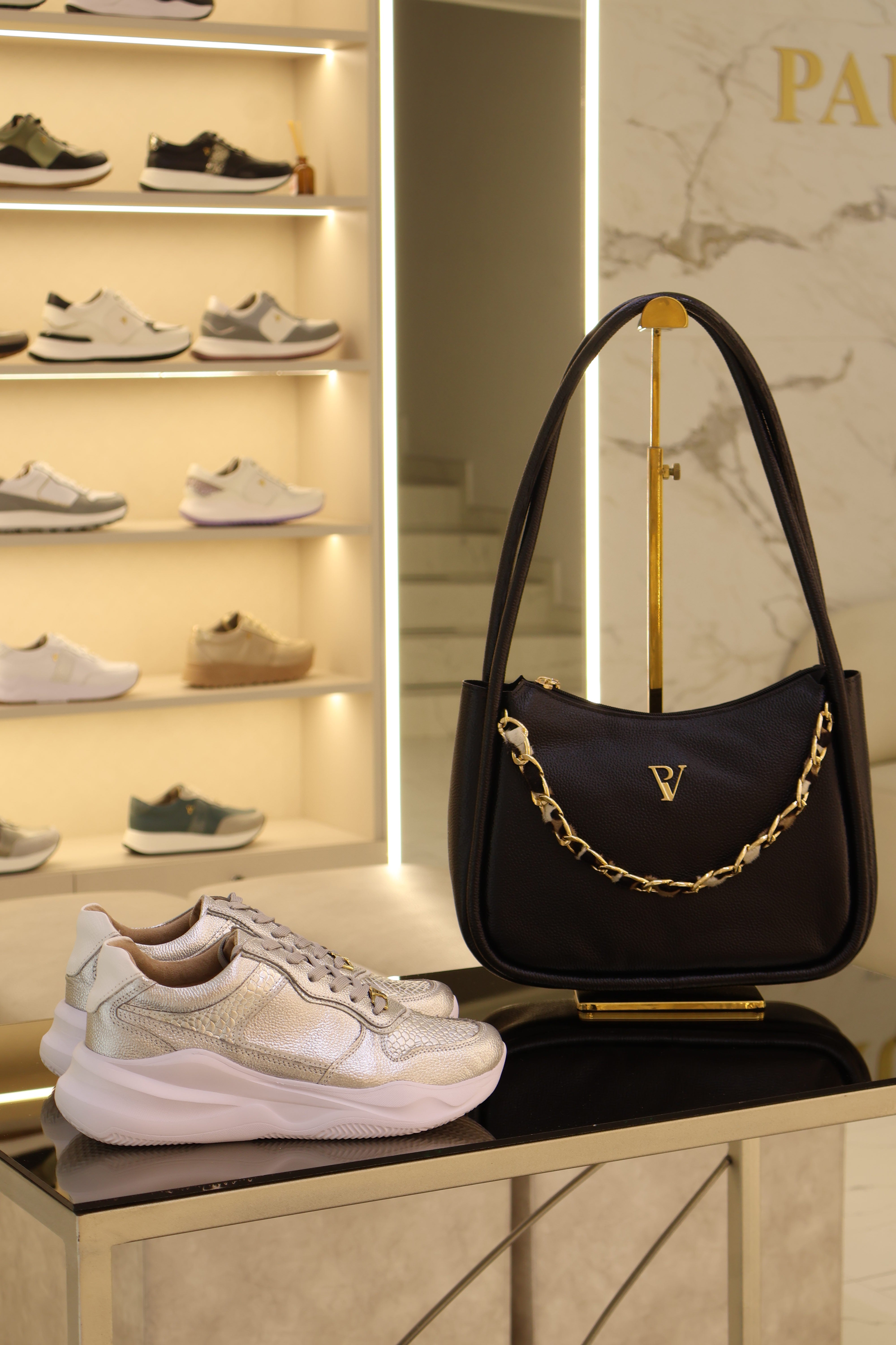 Tenis de cuero Romeo plata folia Liz blanco
