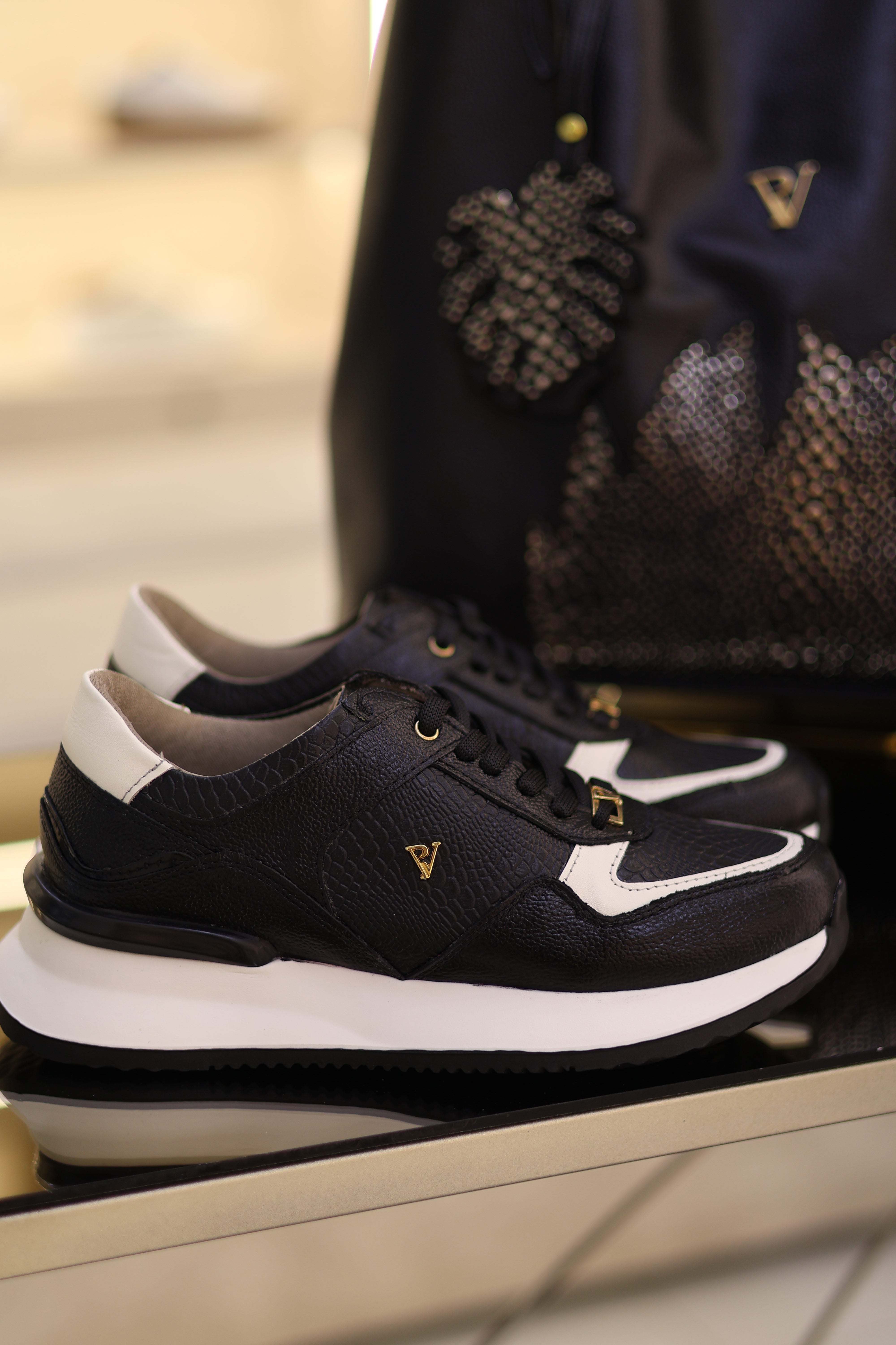 Tenis Denver Negro marfil en cuero