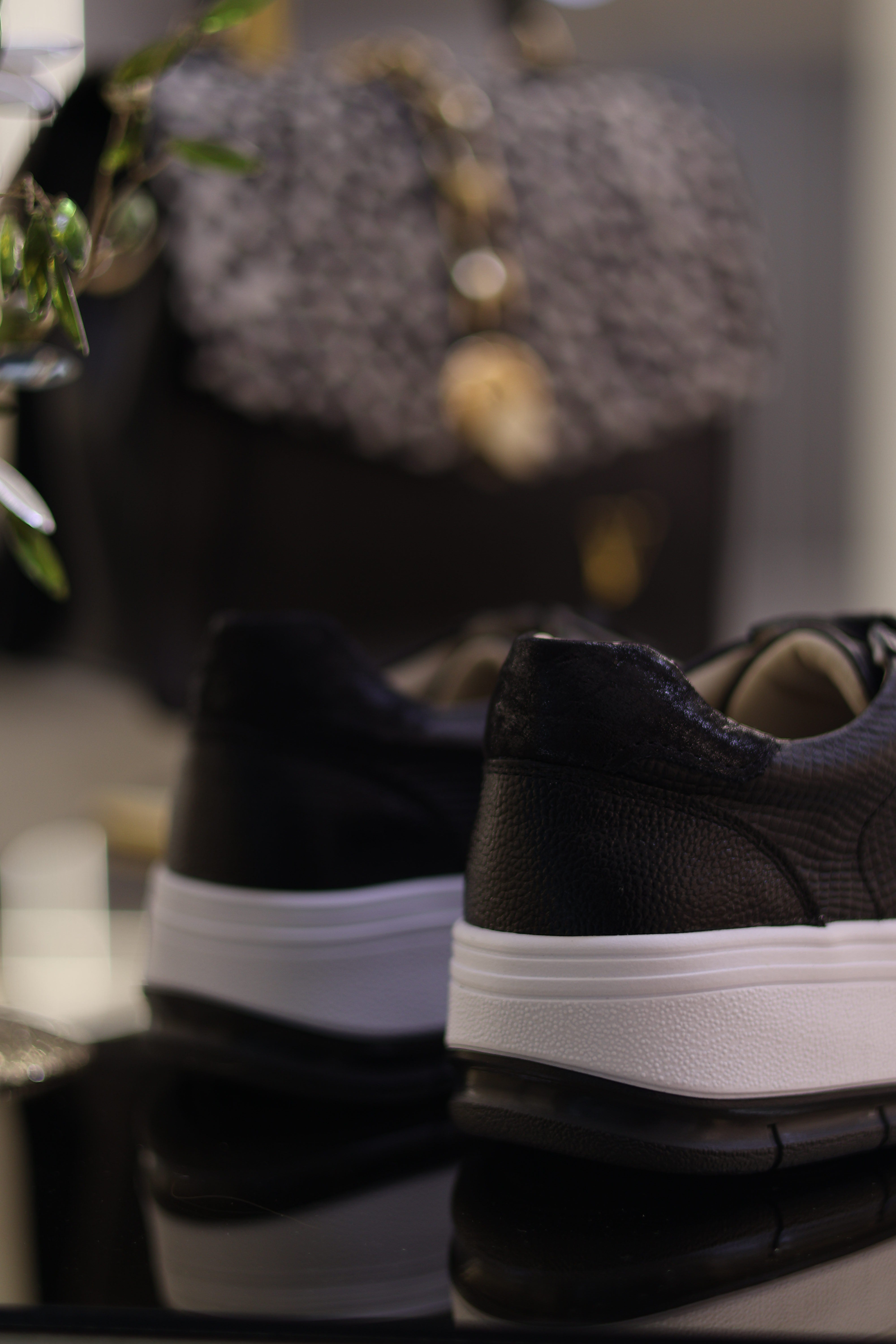 Tenis Aspen en cuero Negro aona