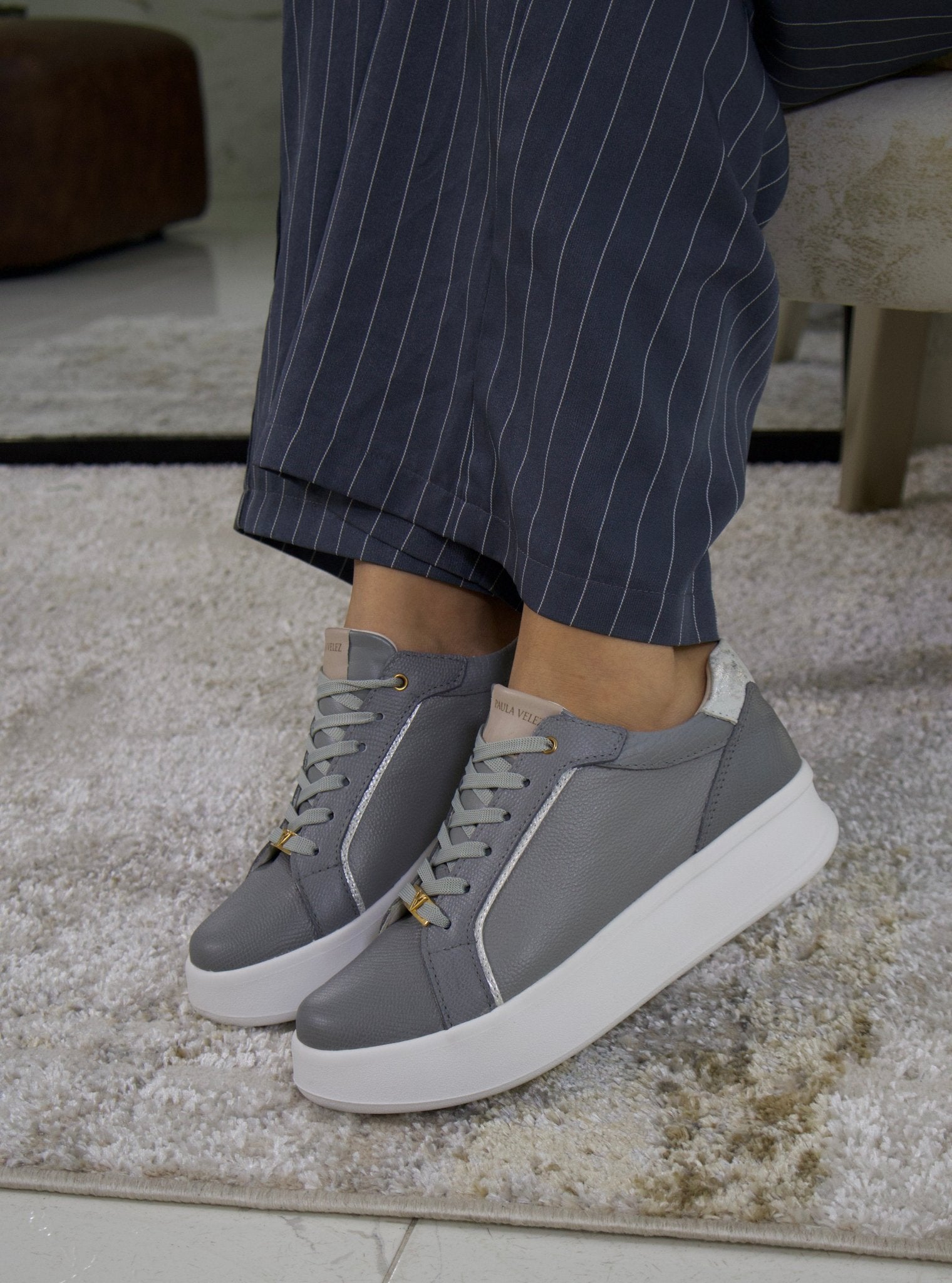 Tenis Bonny Gris en cuero - PAULA VELEZ