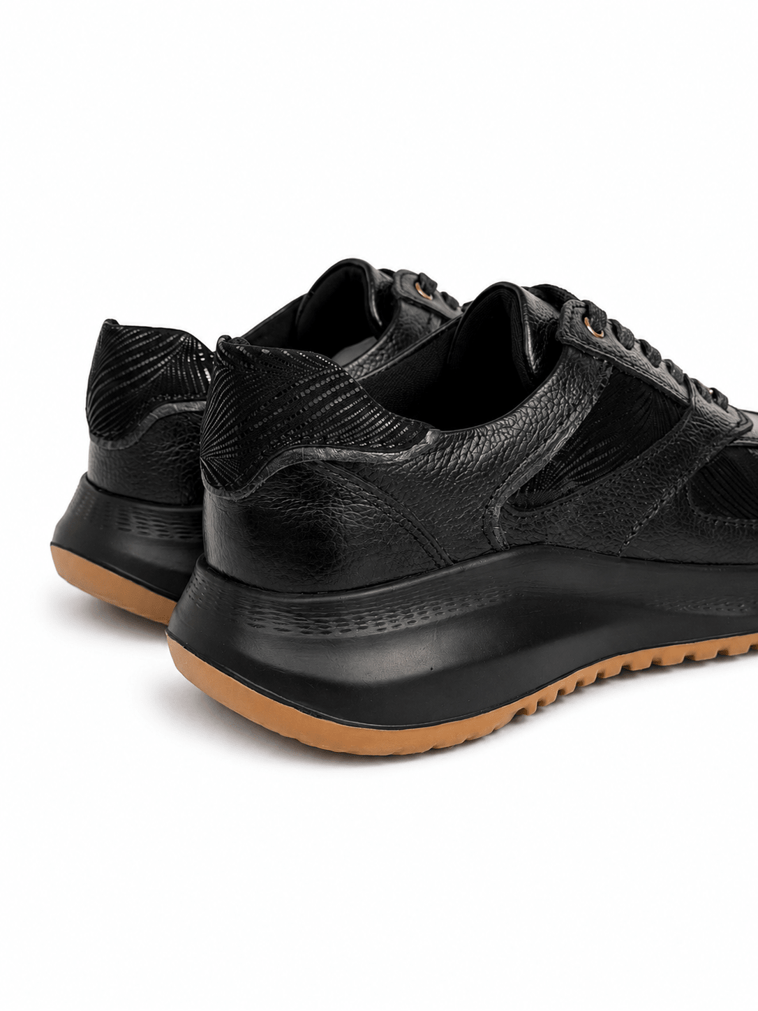 Tenis Boreal Negro en cuero Panda - PAULA VELEZ