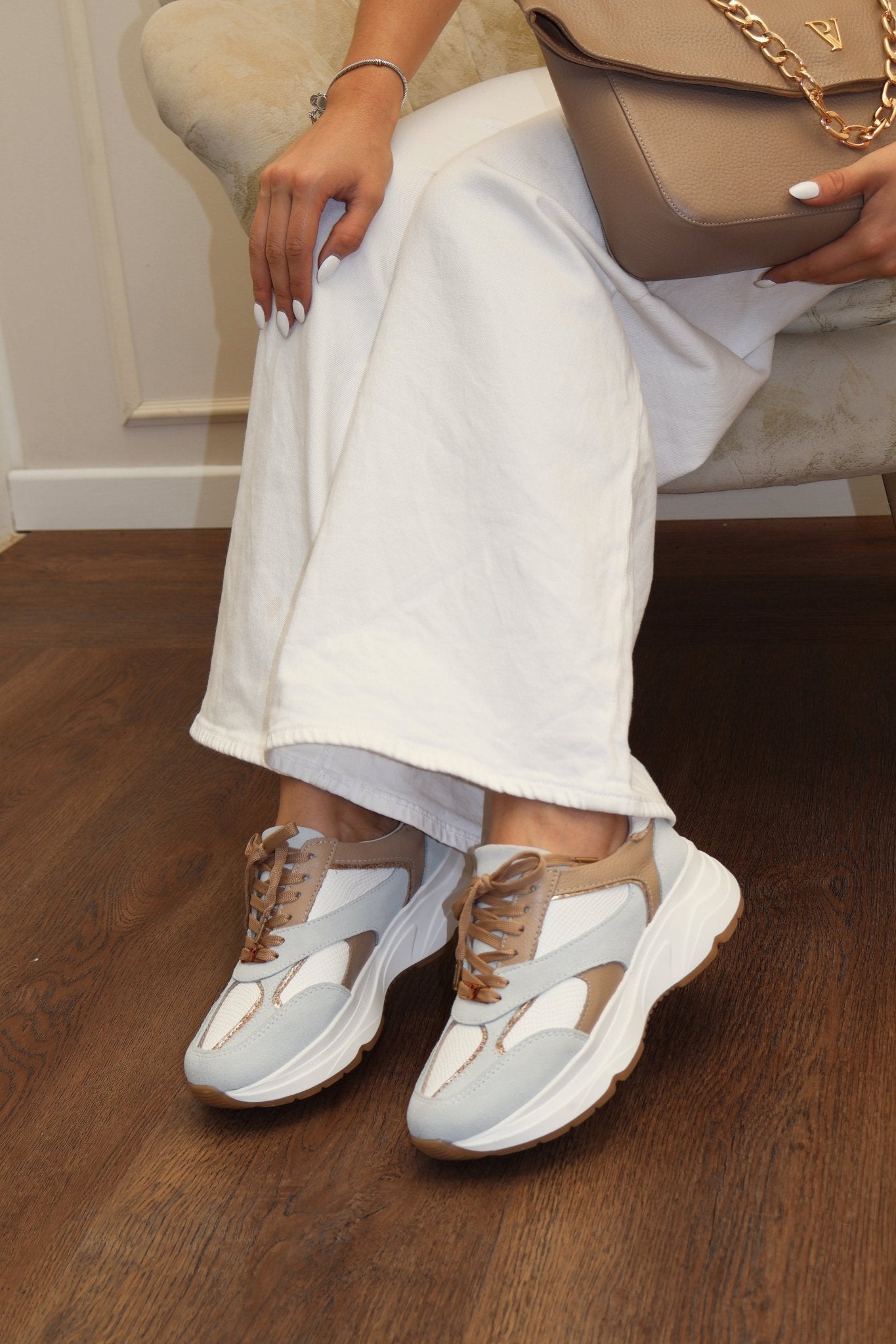 Tenis Boreal Taupe Gamuza Gris en Cuero - PAULA VELEZ