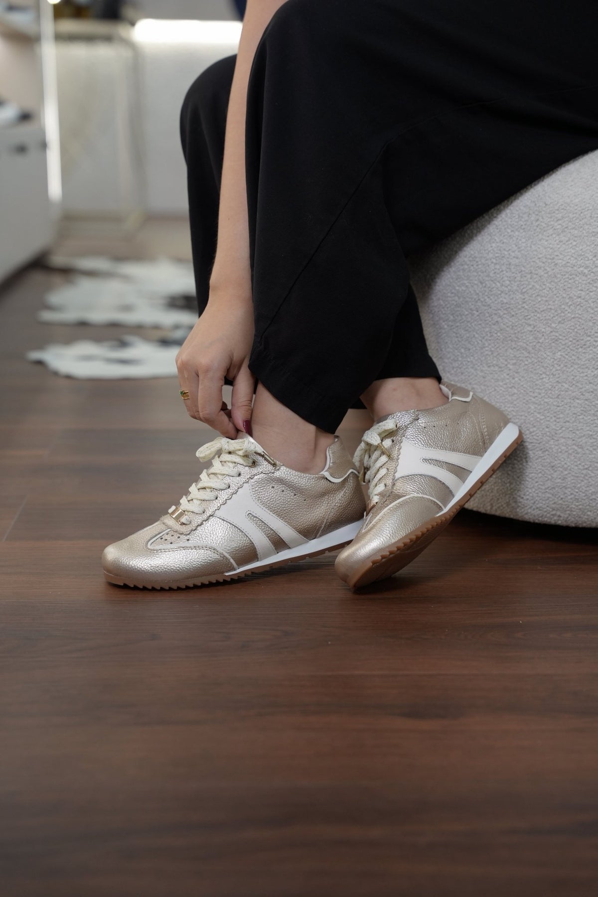 Tenis Emilia en Cuero Oro - PAULA VELEZ