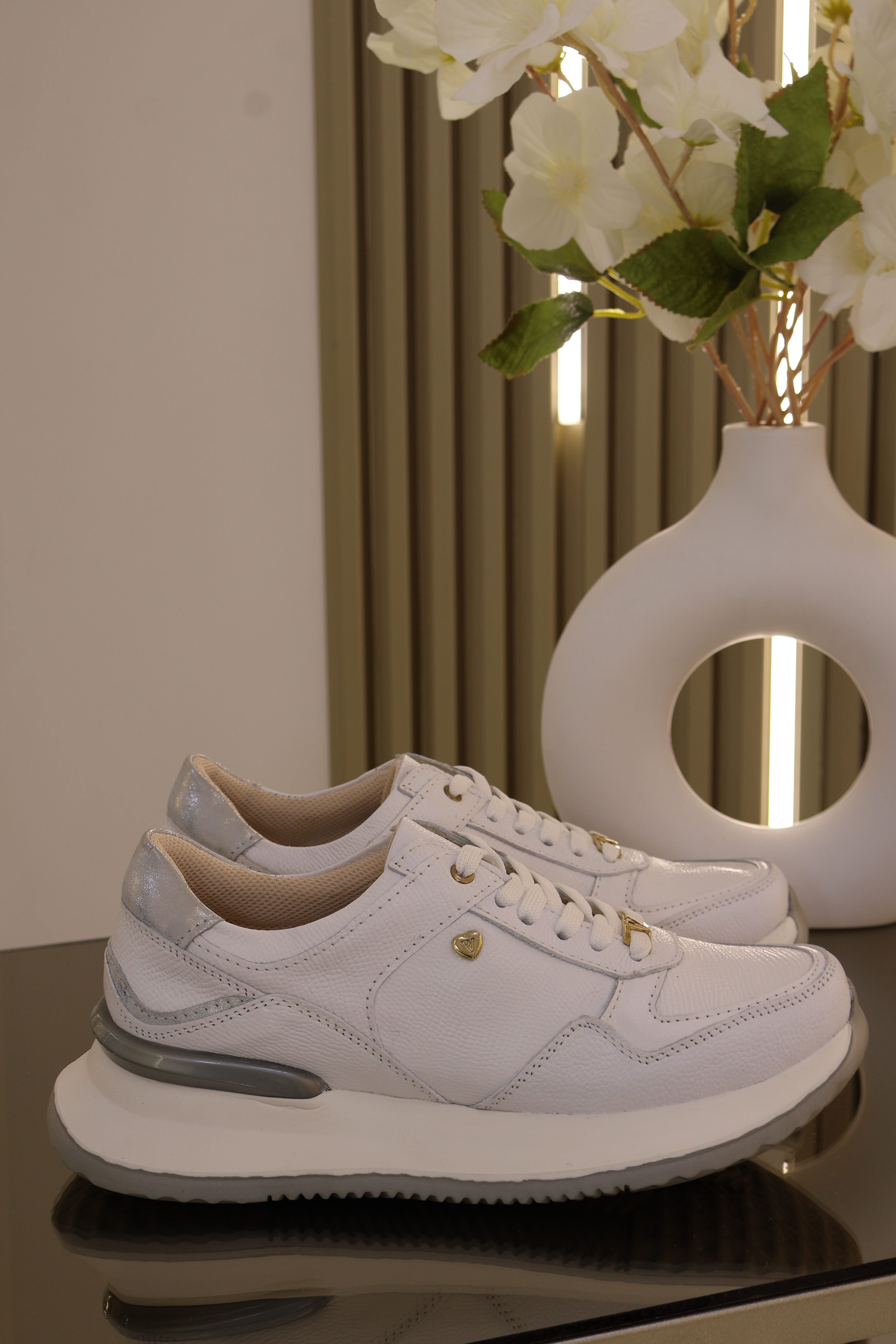 Tenis Denver blanco gris en cuero