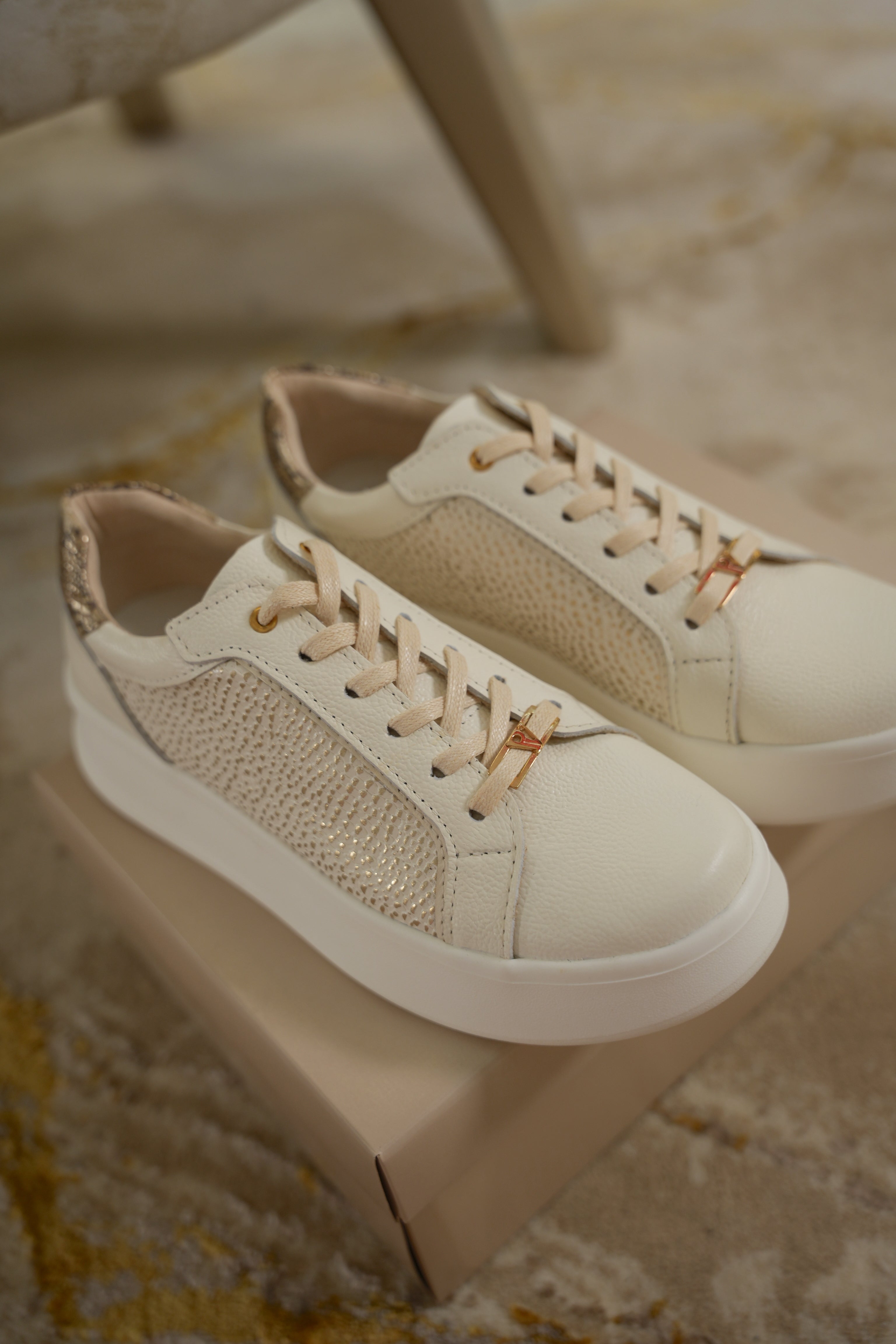 Tenis en cuero bonny talco