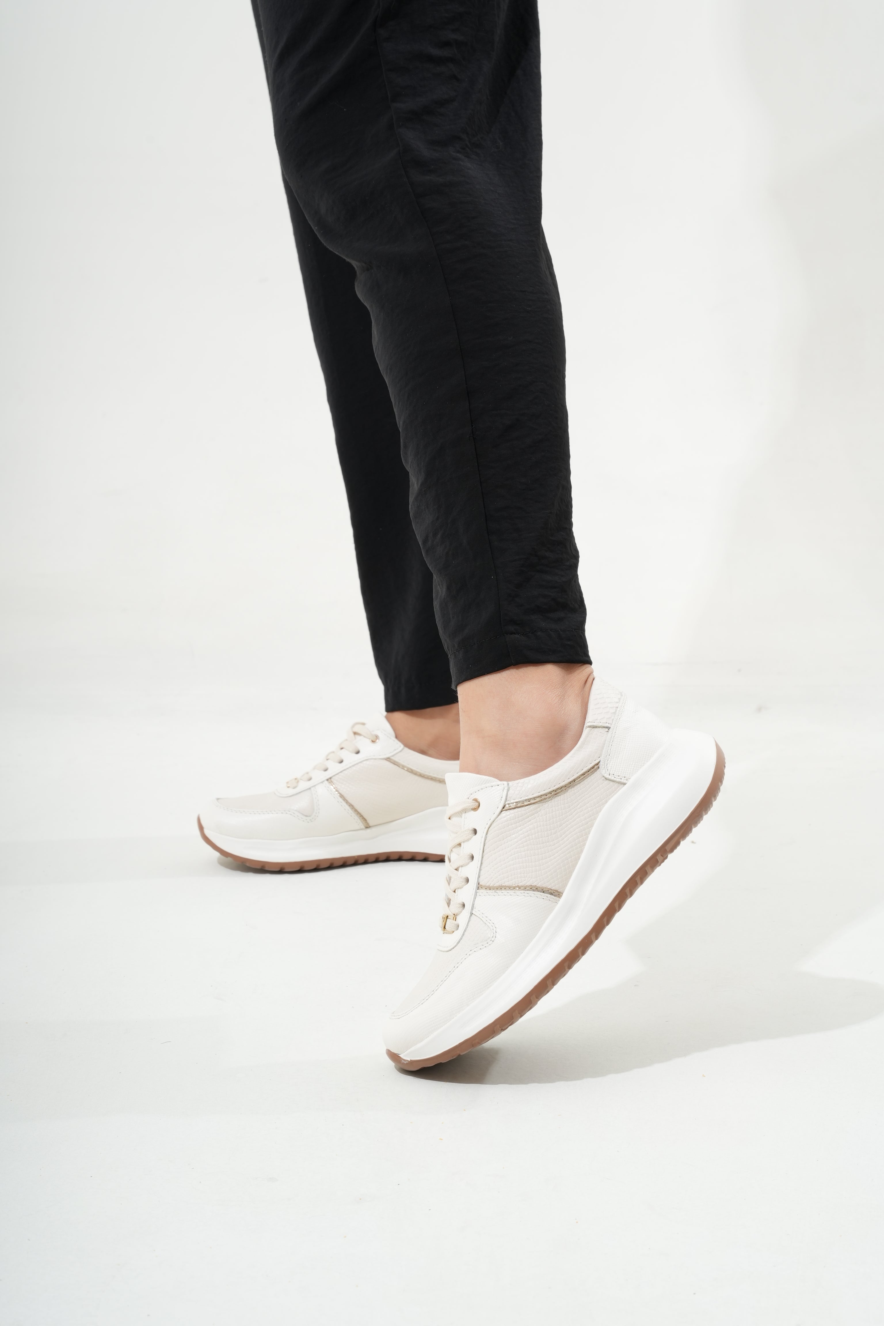 Chanel Talco Panda Tenis en cuero