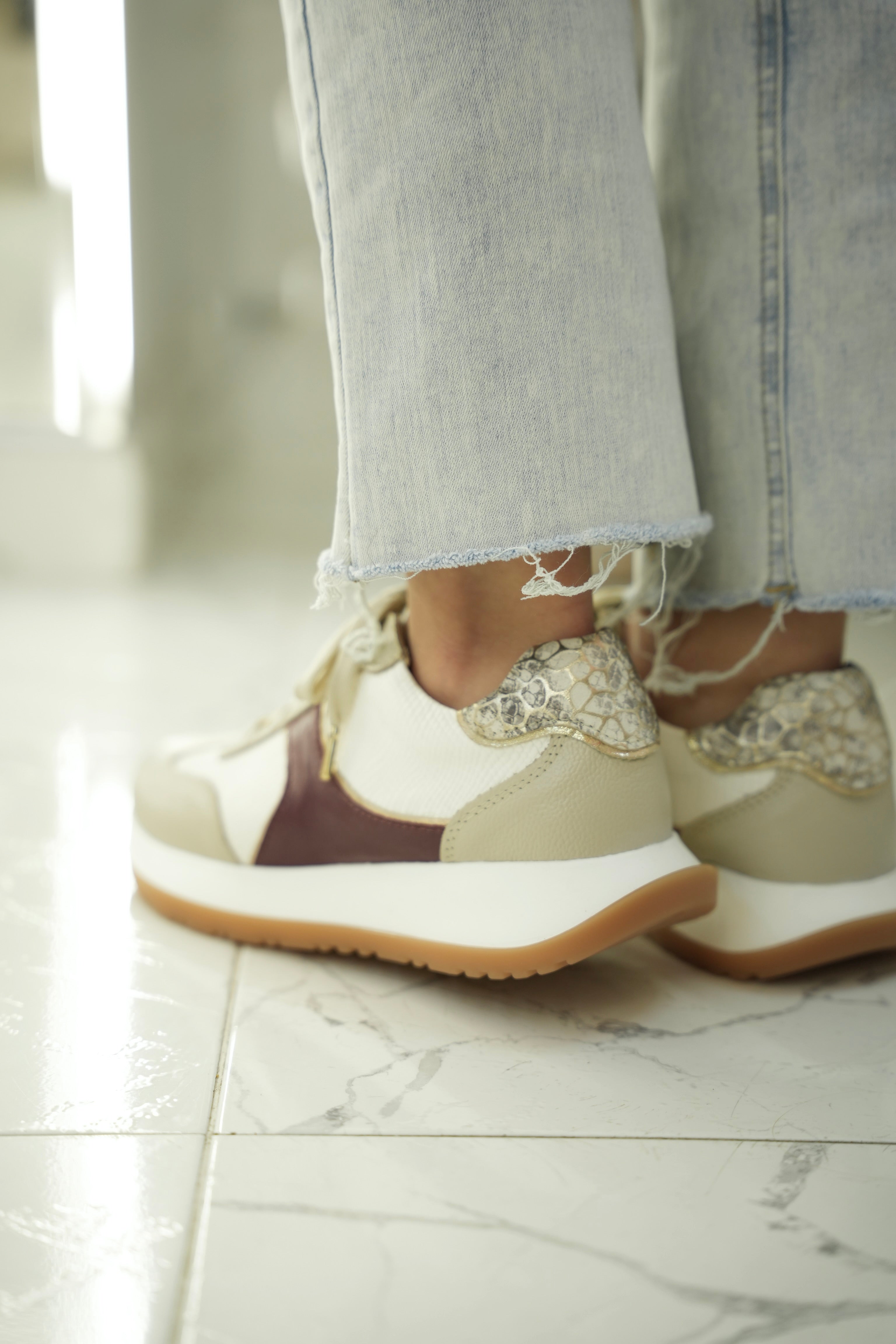 Tenis en cuero Milán Taupe Vino