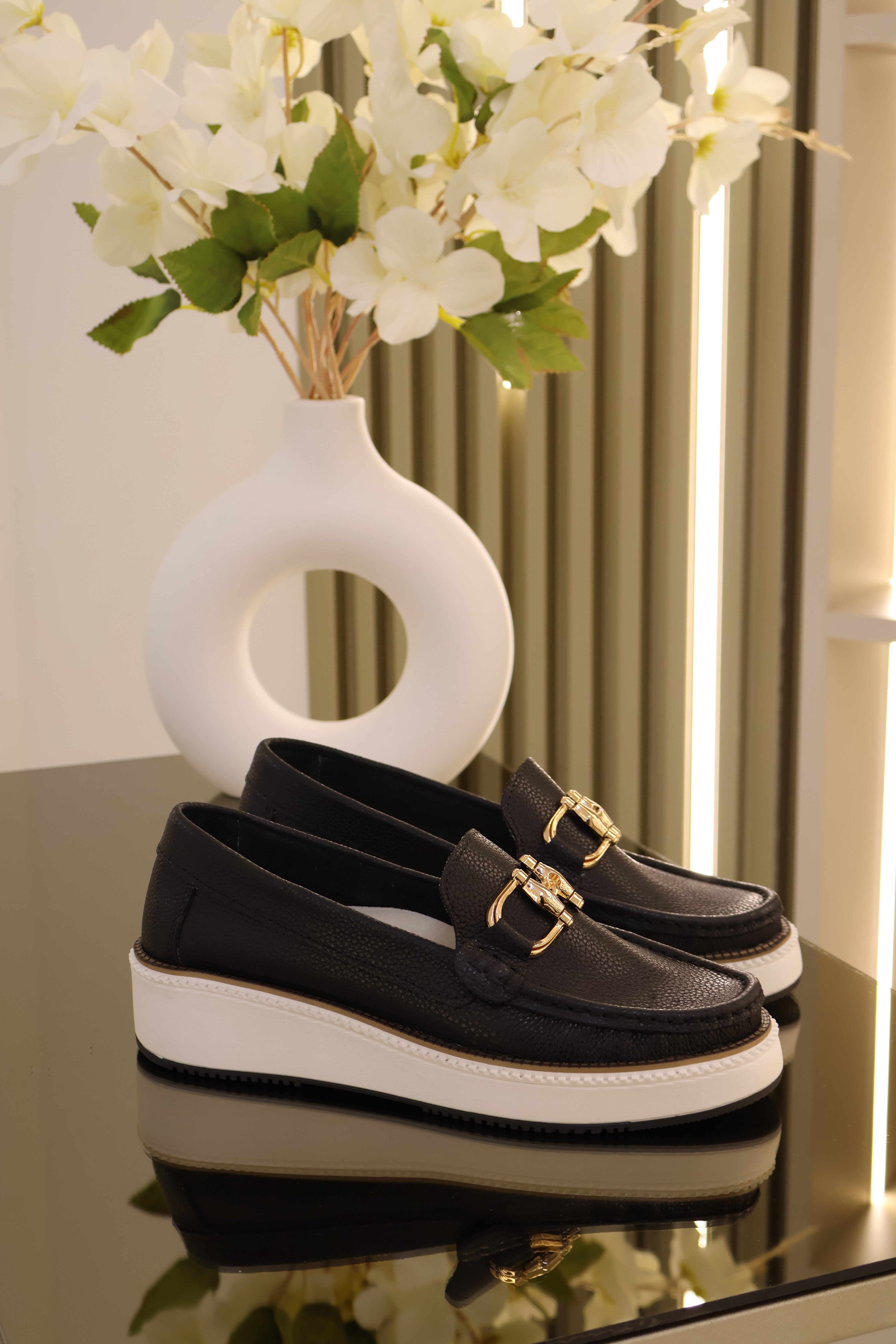 Mocasín Negro en cuero