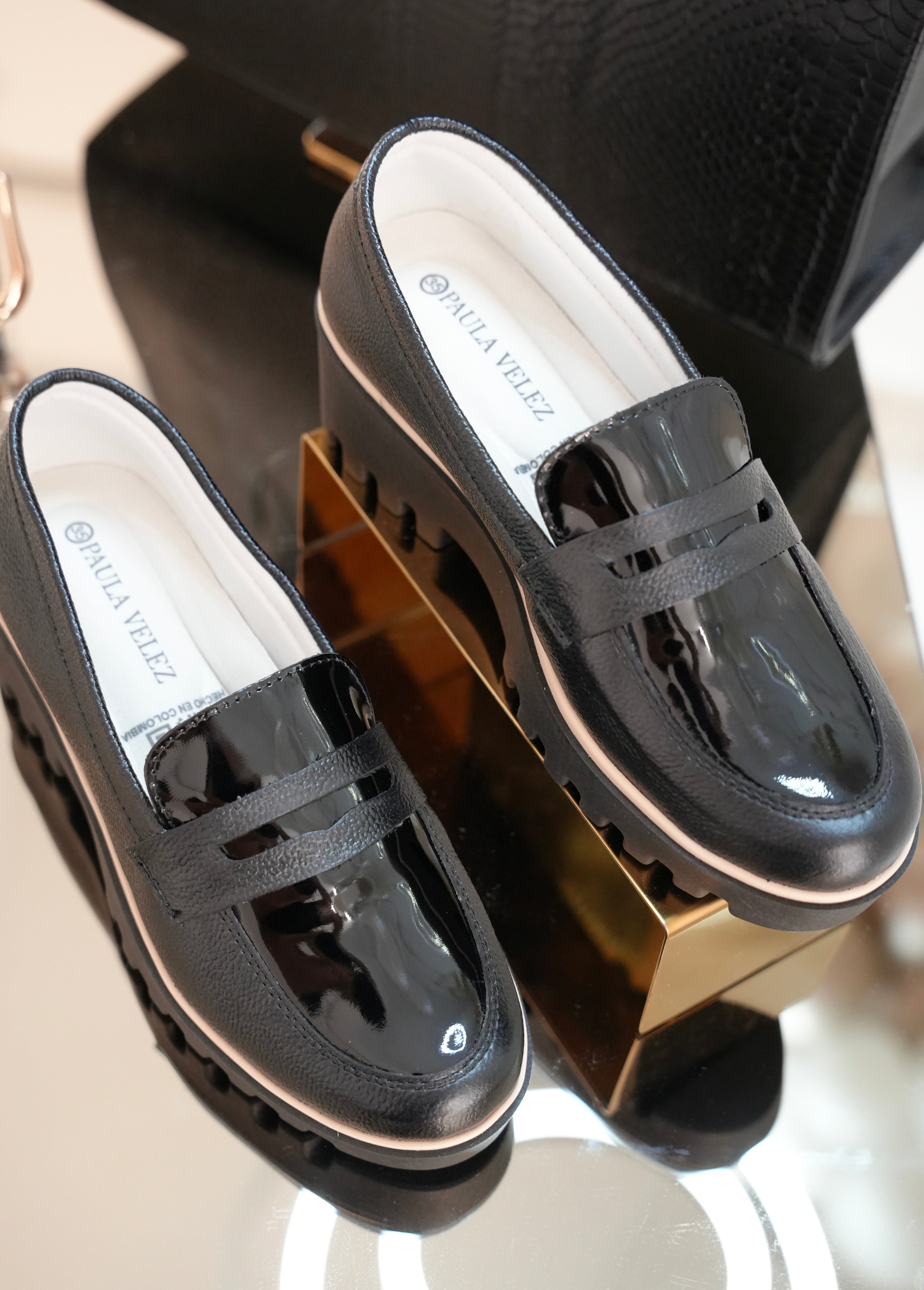 Mocasín Emma Negro Osaka en cuero