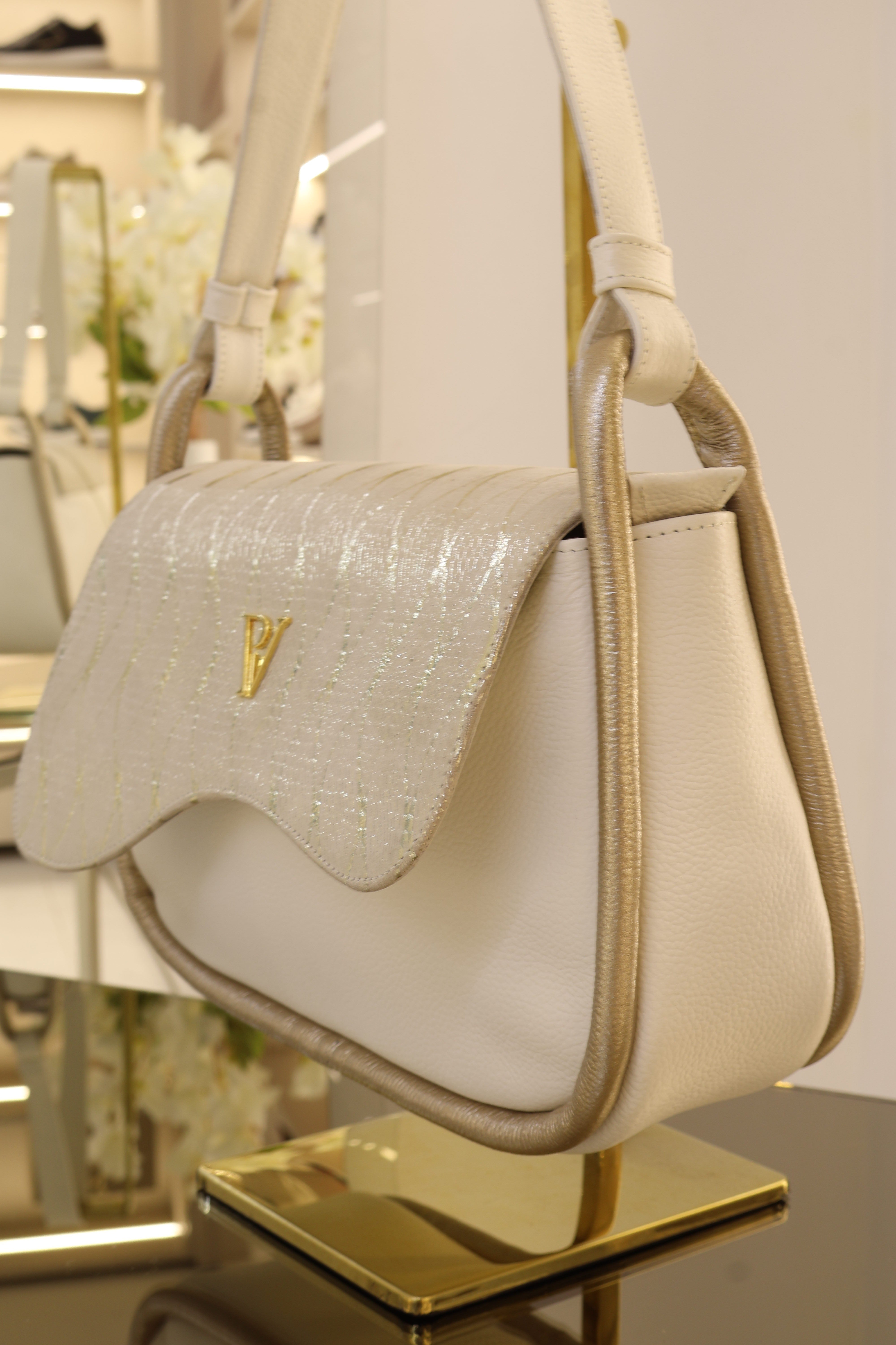 Bolso Moana en cuero Talco oro