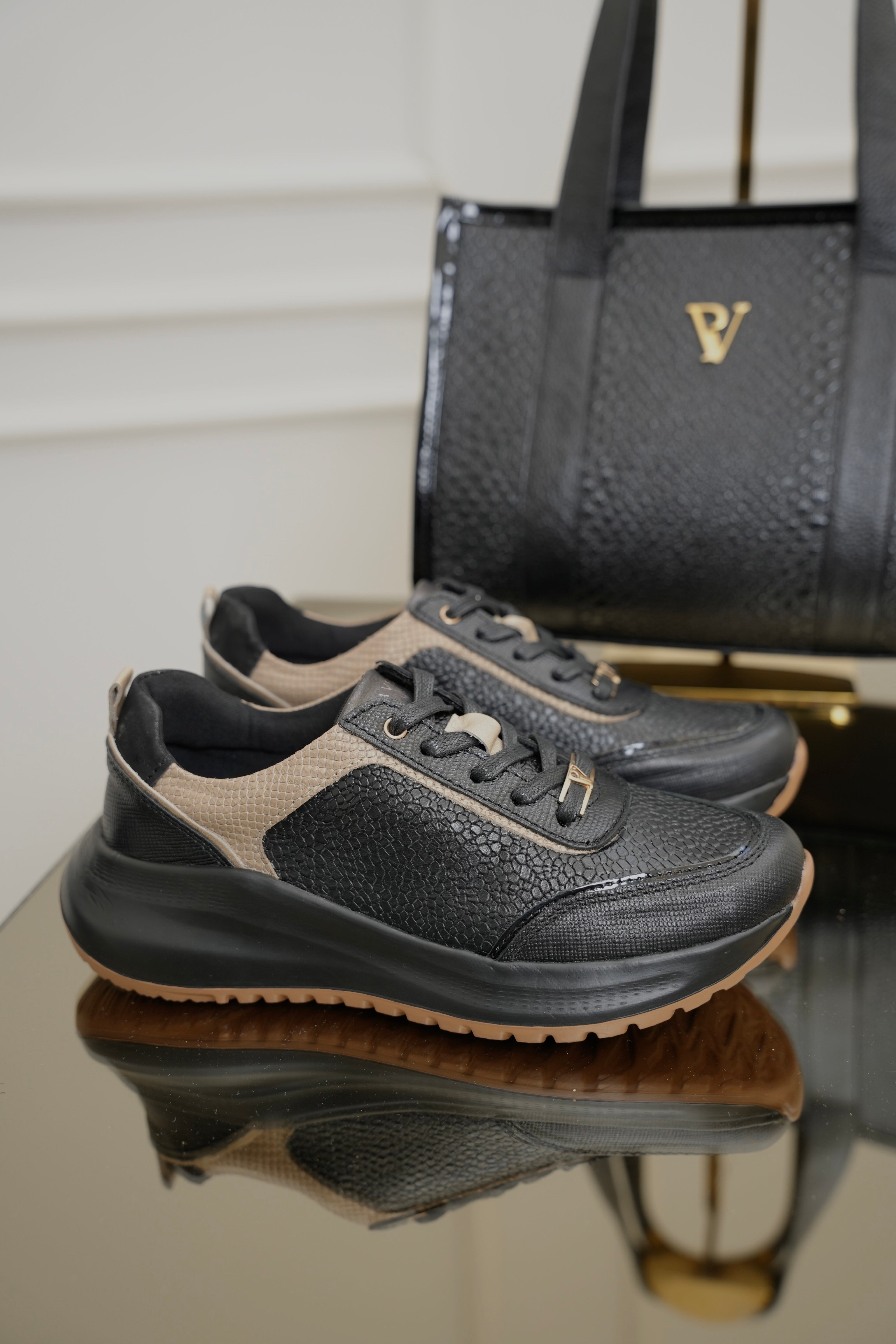 Tenis Origen Negro Oro Panda