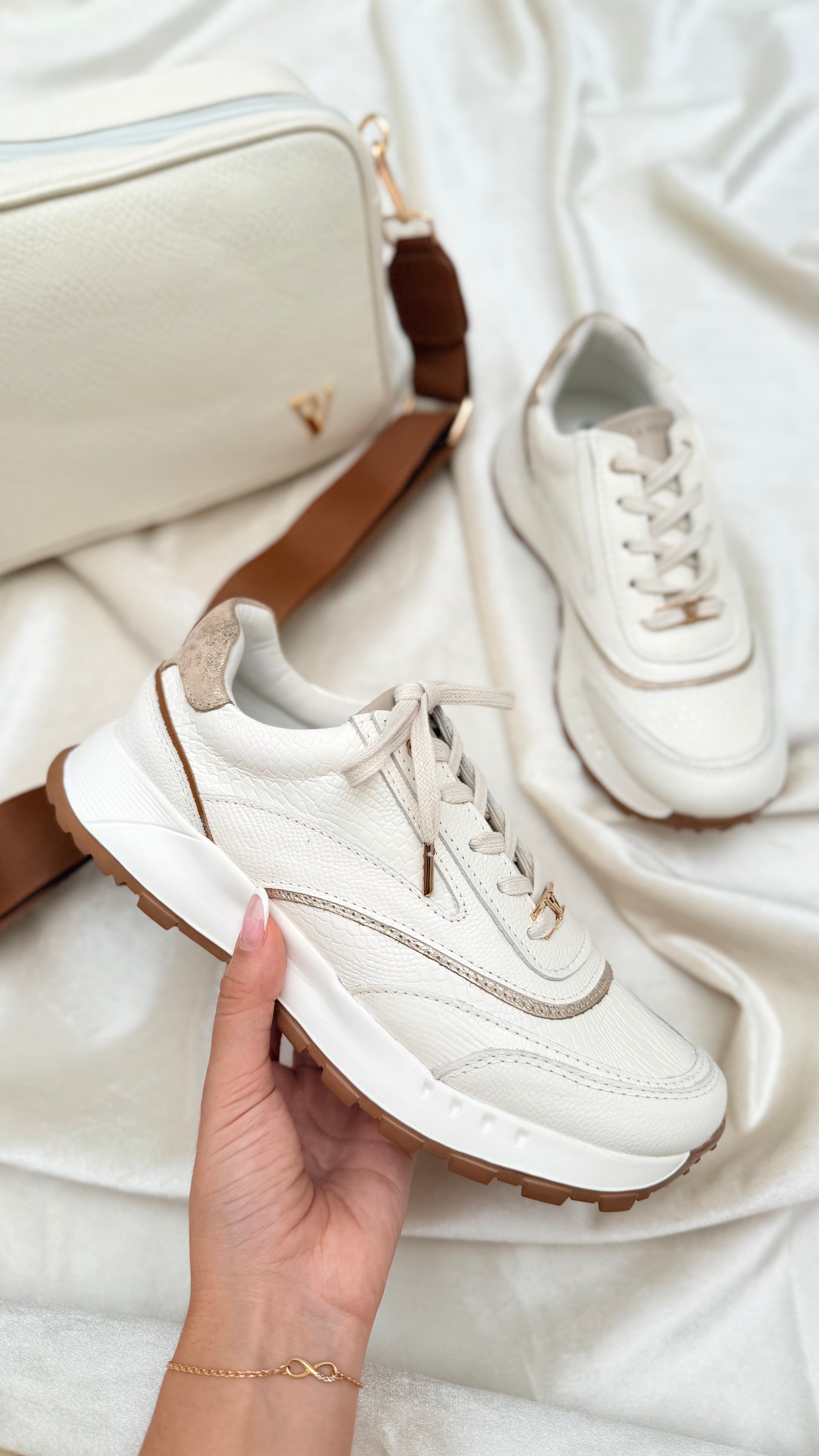 Tenis Bariloche Talco Miel Nadal en cuero