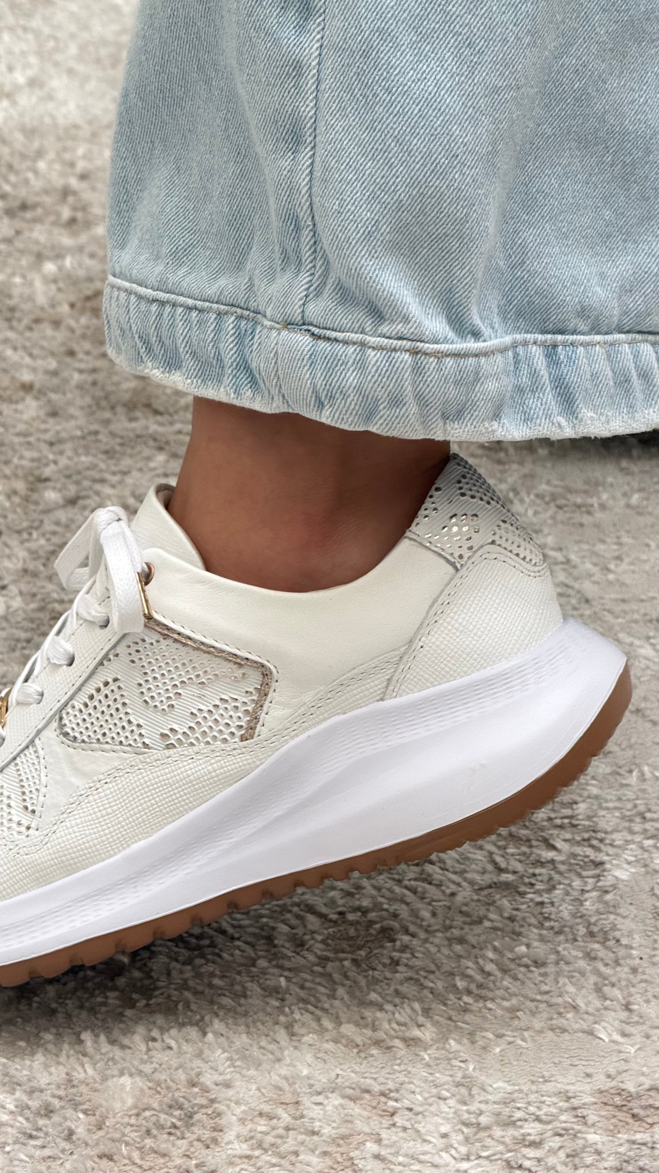 Luciana Blanco Medusa Tenis en Cuero