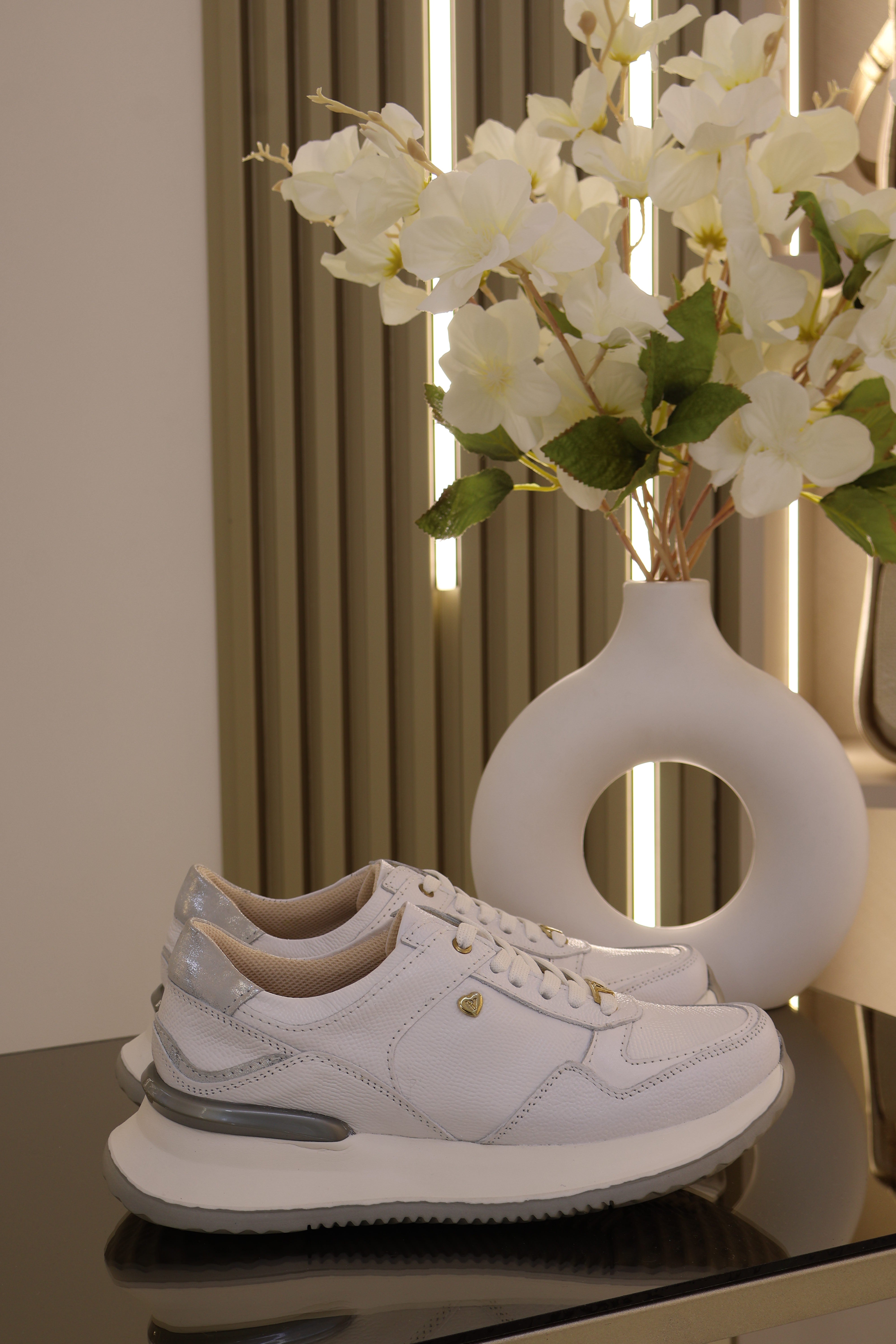 Tenis Denver blanco gris en cuero